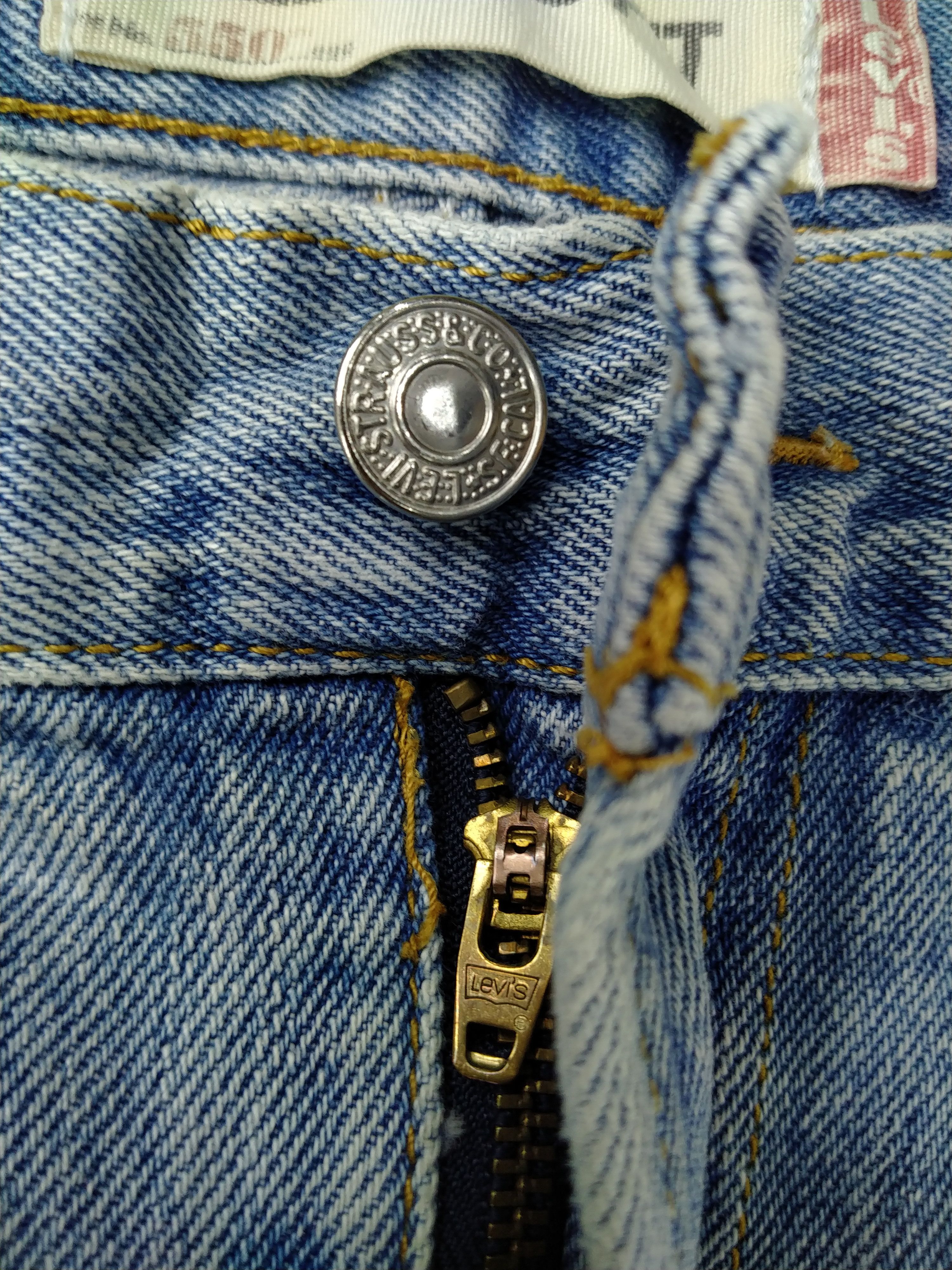 Japanese Brand Vintage Levi's 550 Light Wash 38 x 32.5 Denim -JN311 Size US 38 / EU 54 - 9 Thumbnail