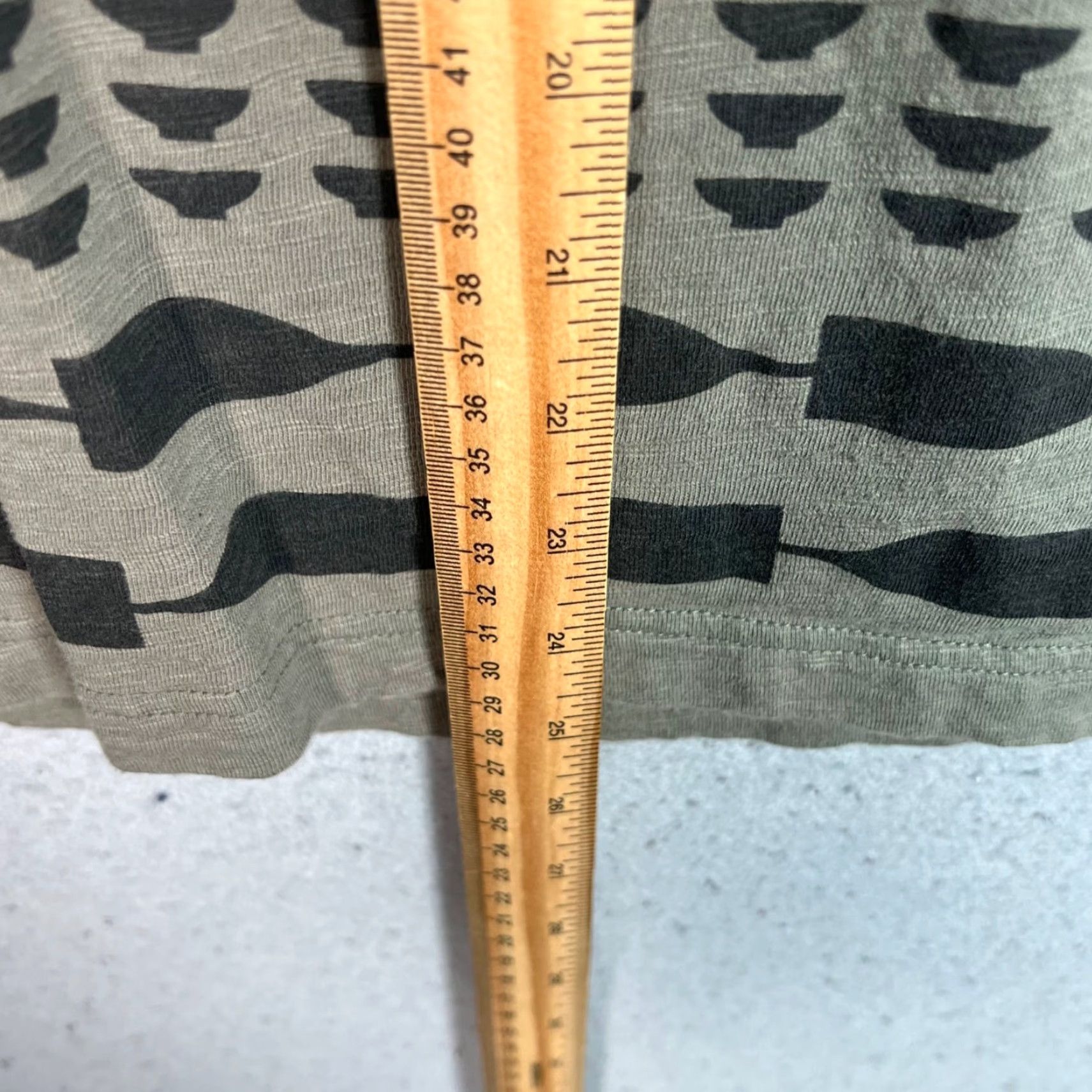 Uniqlo VINTAGE Uniqlo Graphic T-Shirt Sake Gura Crew Neck Cotton Olive Green Adults Small Summer Men Size US S / EU 44-46 / 1 - 7 Thumbnail