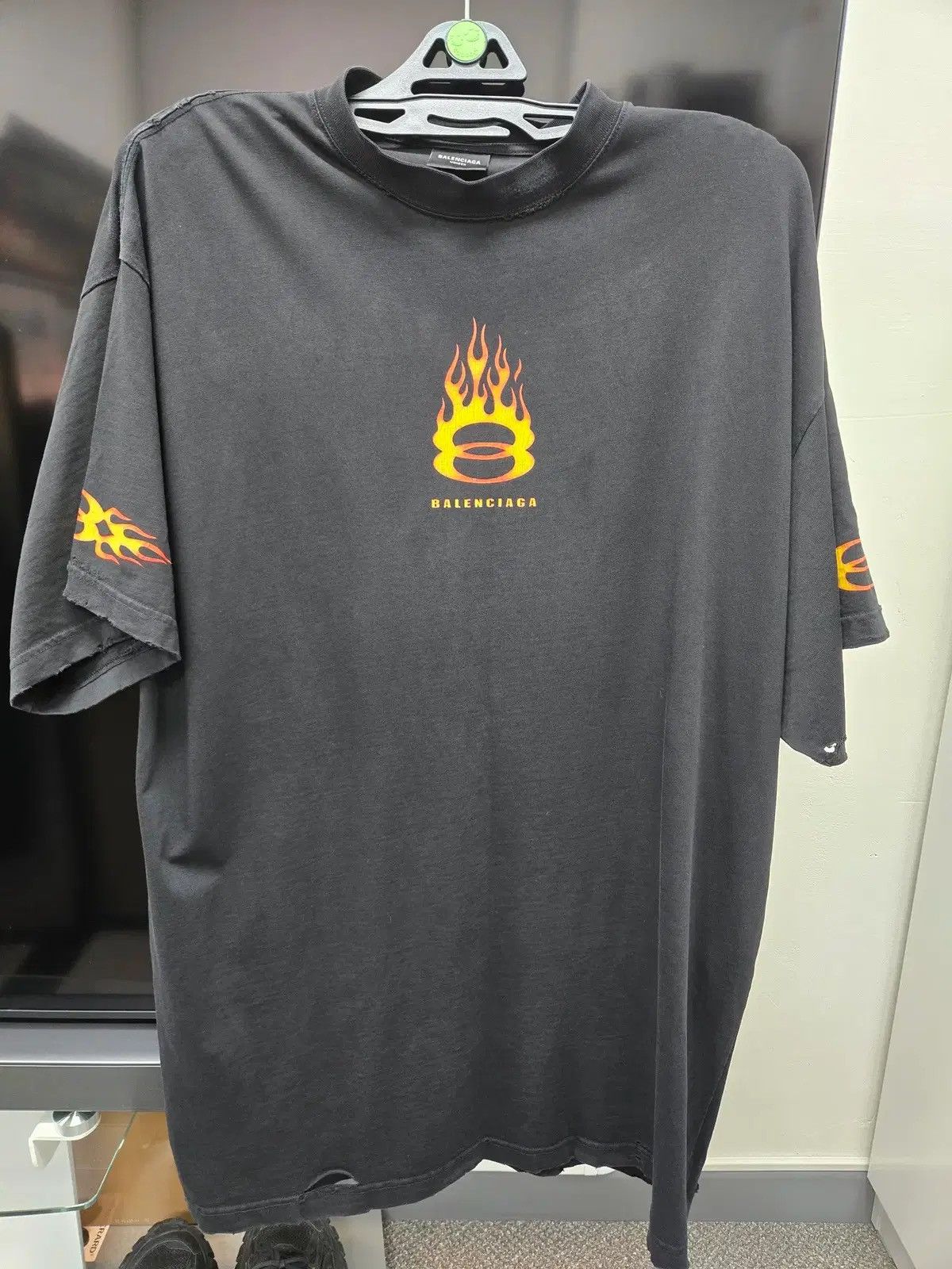 Balenciaga Balenciaga burning unity oversized t shirt Size US L / EU 52-54 / 3 - 1 Thumbnail