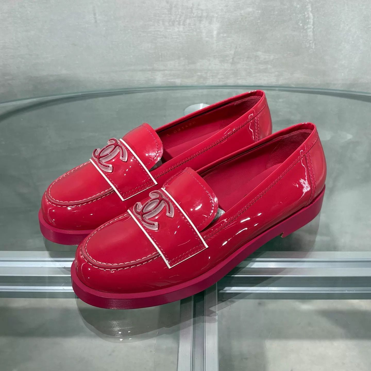 Chanel Chanel Patent Leather Fuchsia Loafer 35.5 Size US 5 / IT 35 - 2 Thumbnail