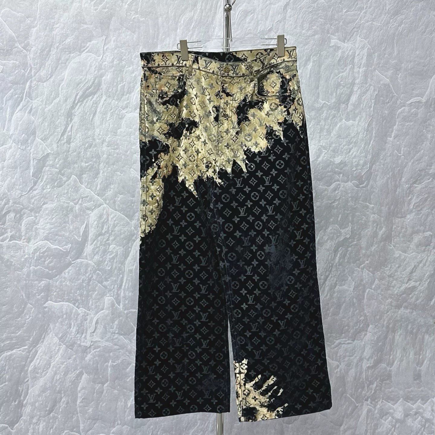 Louis Vuitton louis vuitton fire cloud velvet pants Size 36" / US 14 / IT 50 - 1 Thumbnail