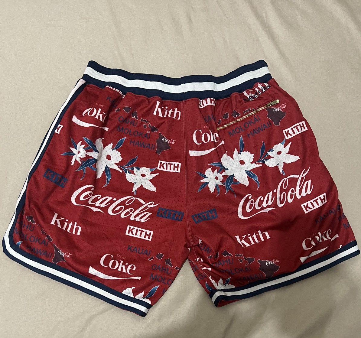 Coca Cola × Kith KITH x Coca cola x Mitchell & Ness red Size US 34 / EU 50 - 2 Thumbnail