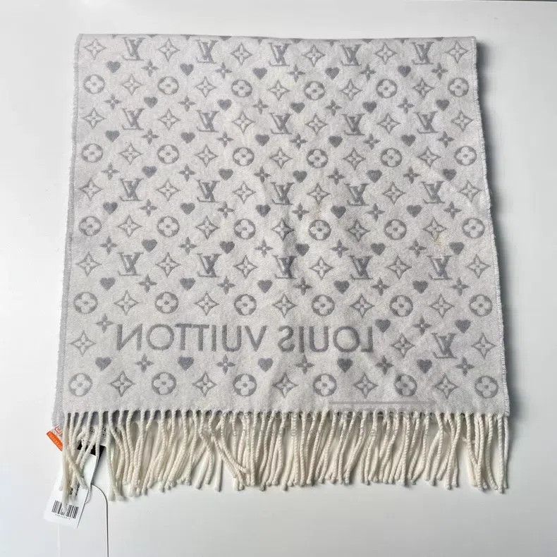 Louis Vuitton Louis Vuitton Grey cashmere full print love presbyopia tas Size ONE SIZE - 6 Thumbnail