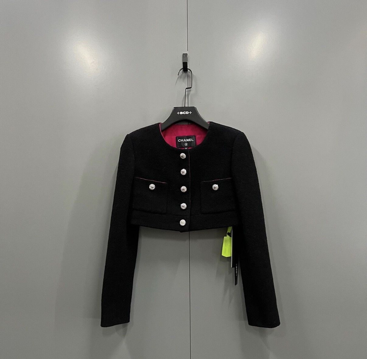 Chanel CHANEL Black & Pink Color Block Cropped Jacket J41 Size XS / US 0-2 / IT 36-38 - 1 Thumbnail