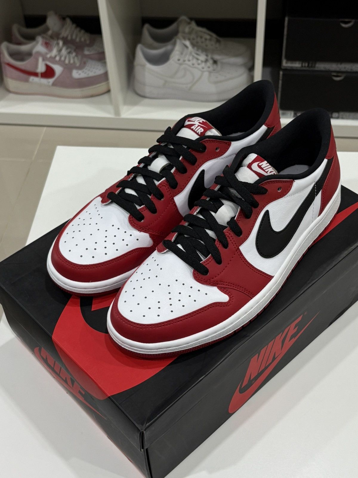 Jordan Brand Jordan 1 Chicago OG Low 2016 Size US 10.5 / EU 43-44 - 2 Thumbnail