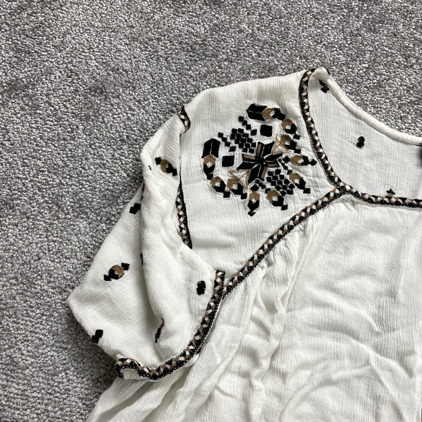 Vintage Curations Blouse Womens Medium White Casual Short Sleeve Rayon Embroidered Top Size M / US 6-8 / IT 42-44 - 3 Thumbnail