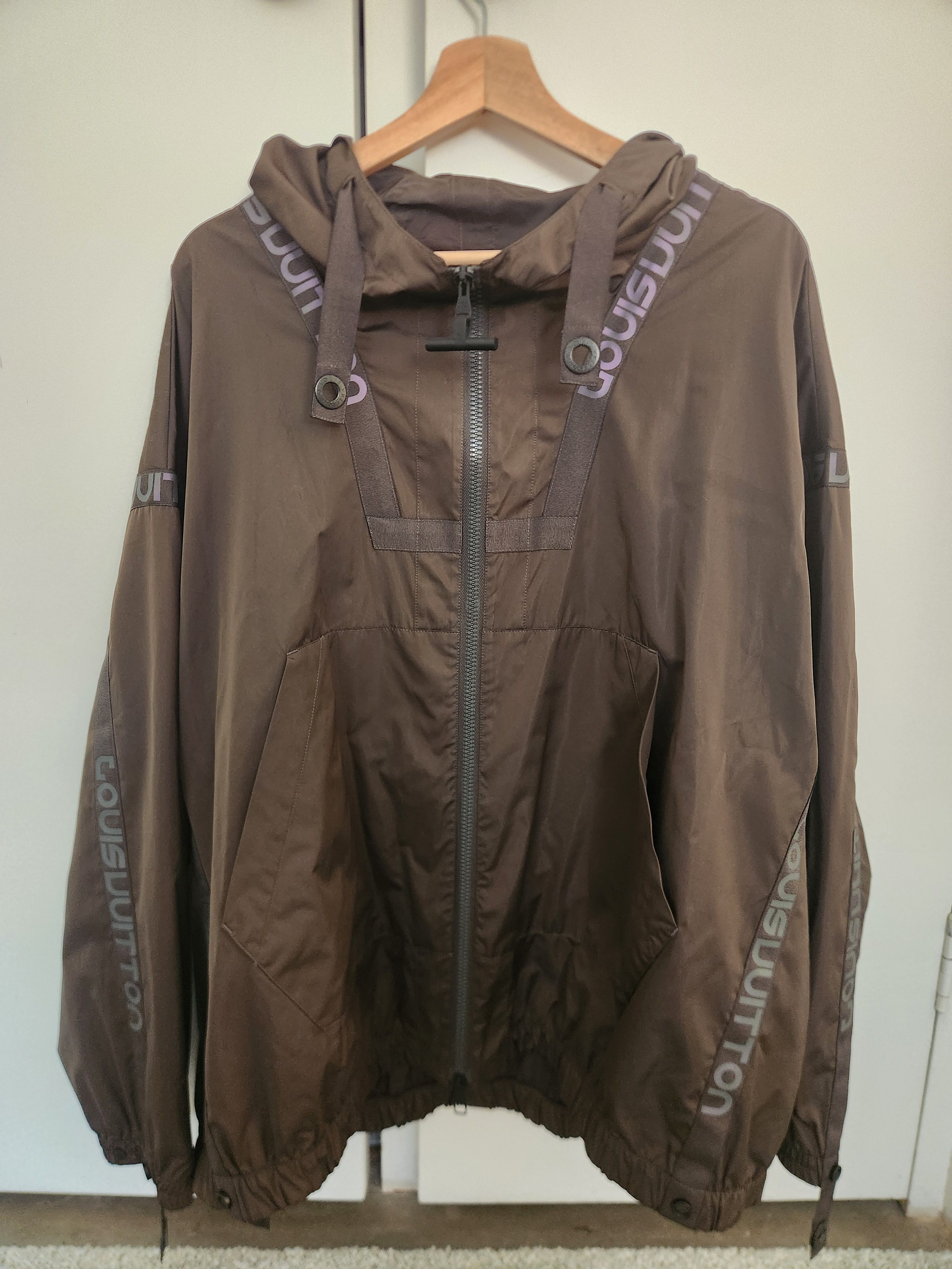 Louis Vuitton LV Light weight spray jacket light brown oversize fit Size US S / EU 44-46 / 1 - 1 Thumbnail