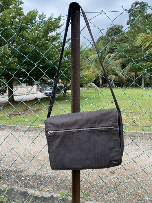 SMOKY SHOULDER BAG