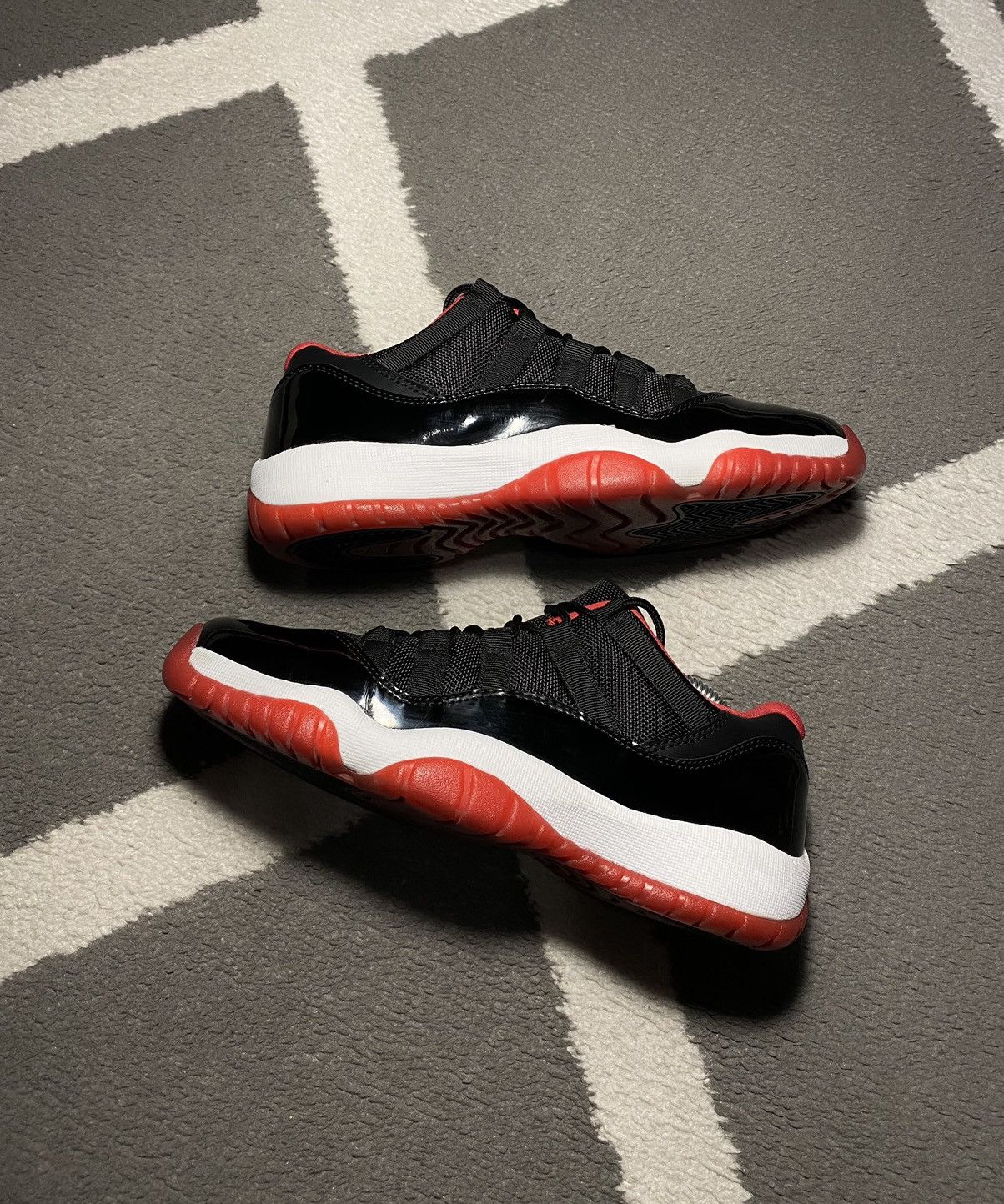 Jordan Brand × Nike Nike Air Jordan 11 Retro Low Bred (GS) 2015 sneakers Size US 7.5 / IT 37.5 - 3 Thumbnail