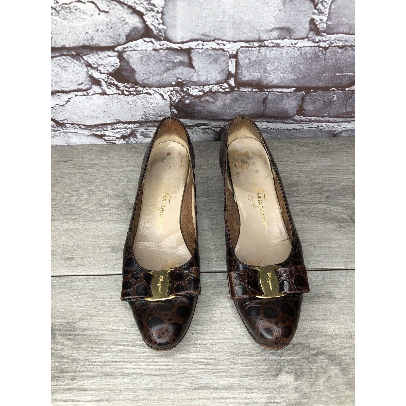 Salvatore Ferragamo Salvatore Ferragamo Vara Brown Leather Croc Embossed Bow Hee Size US 5.5 / IT 35.5 - 2 Thumbnail