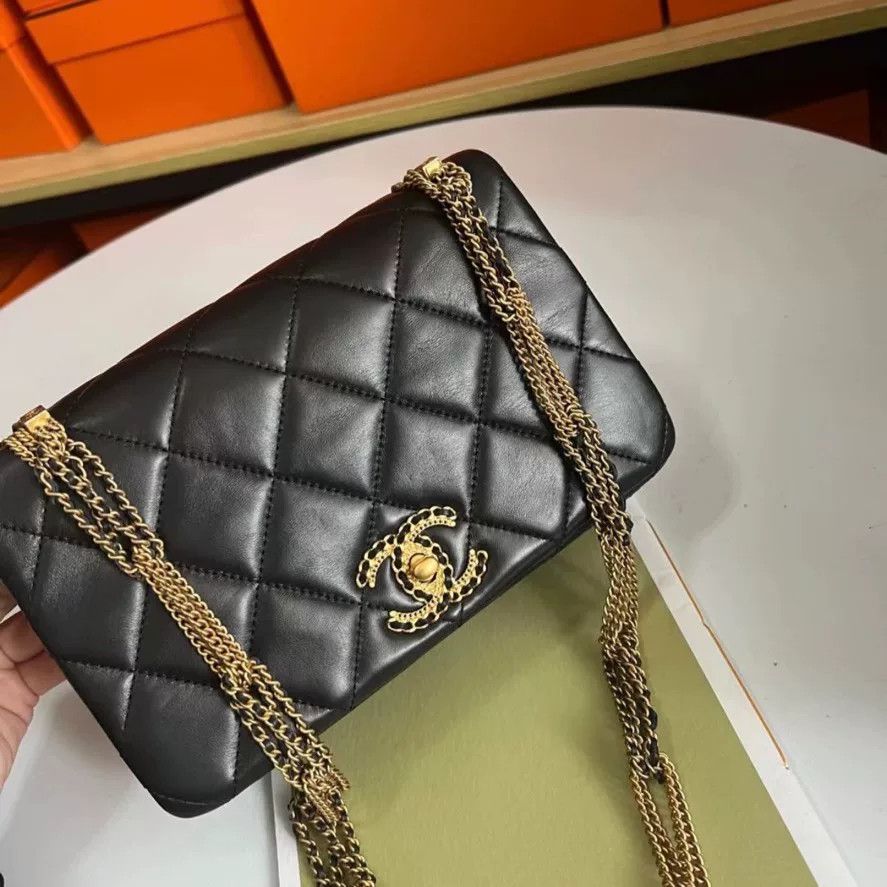 Chanel Pre-loved Bag Very good condition Size ONE SIZE - 1 Thumbnail