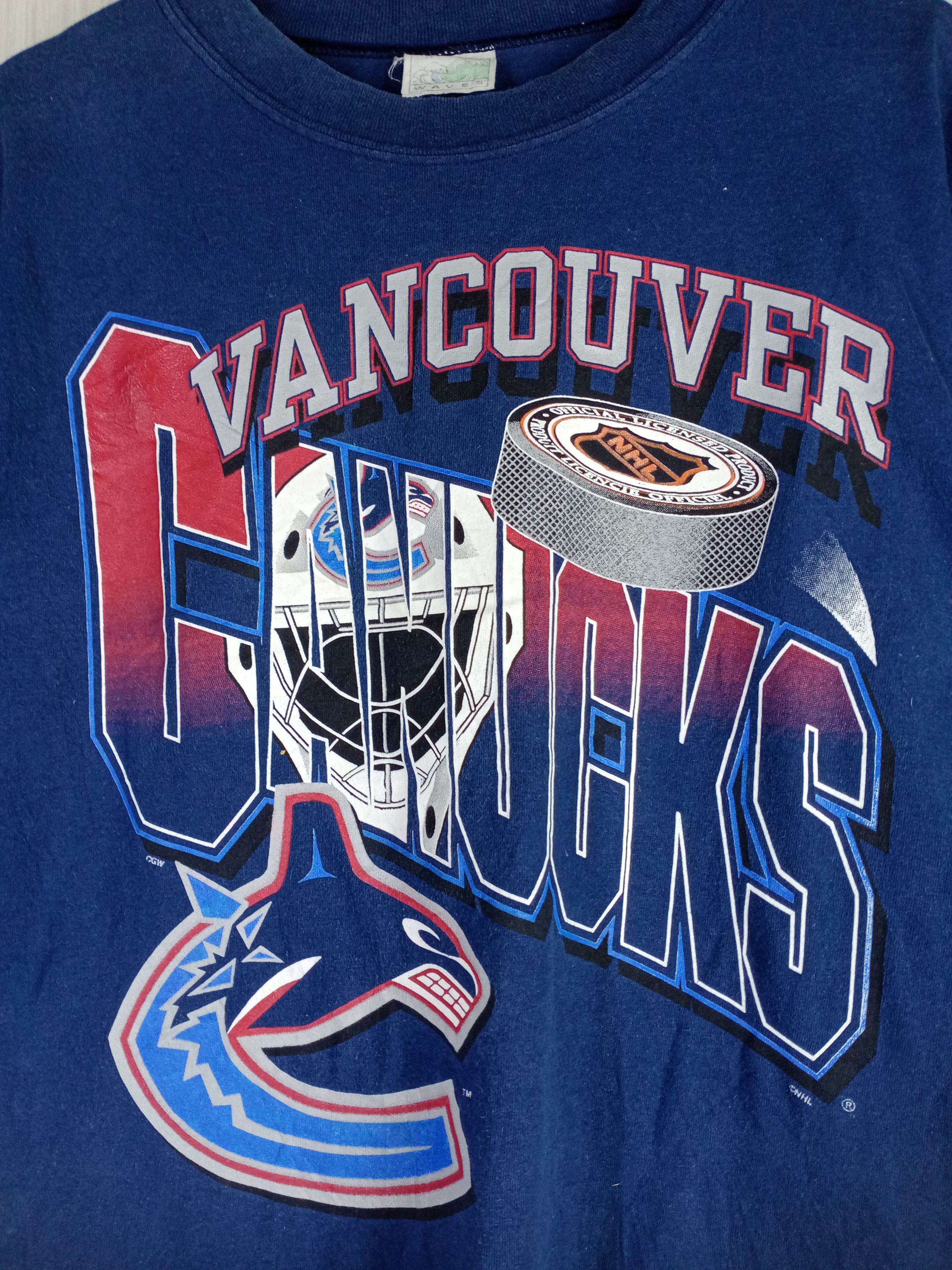 NHL RARE VINTAGE 90'S VANCOUVER CANUCKS NFL TSHIRT Size US M / EU 48-50 / 2 - 4 Thumbnail