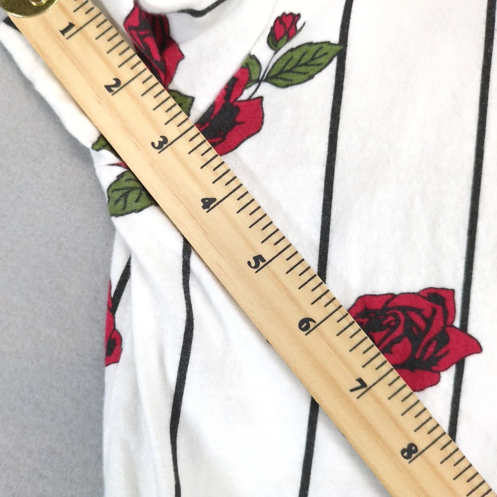 Knickerbocker Mfg Co Knickerbocker Striped Red Roses T-Shirt Women's L Short Slv Size L / US 10 / IT 46 - 6 Thumbnail