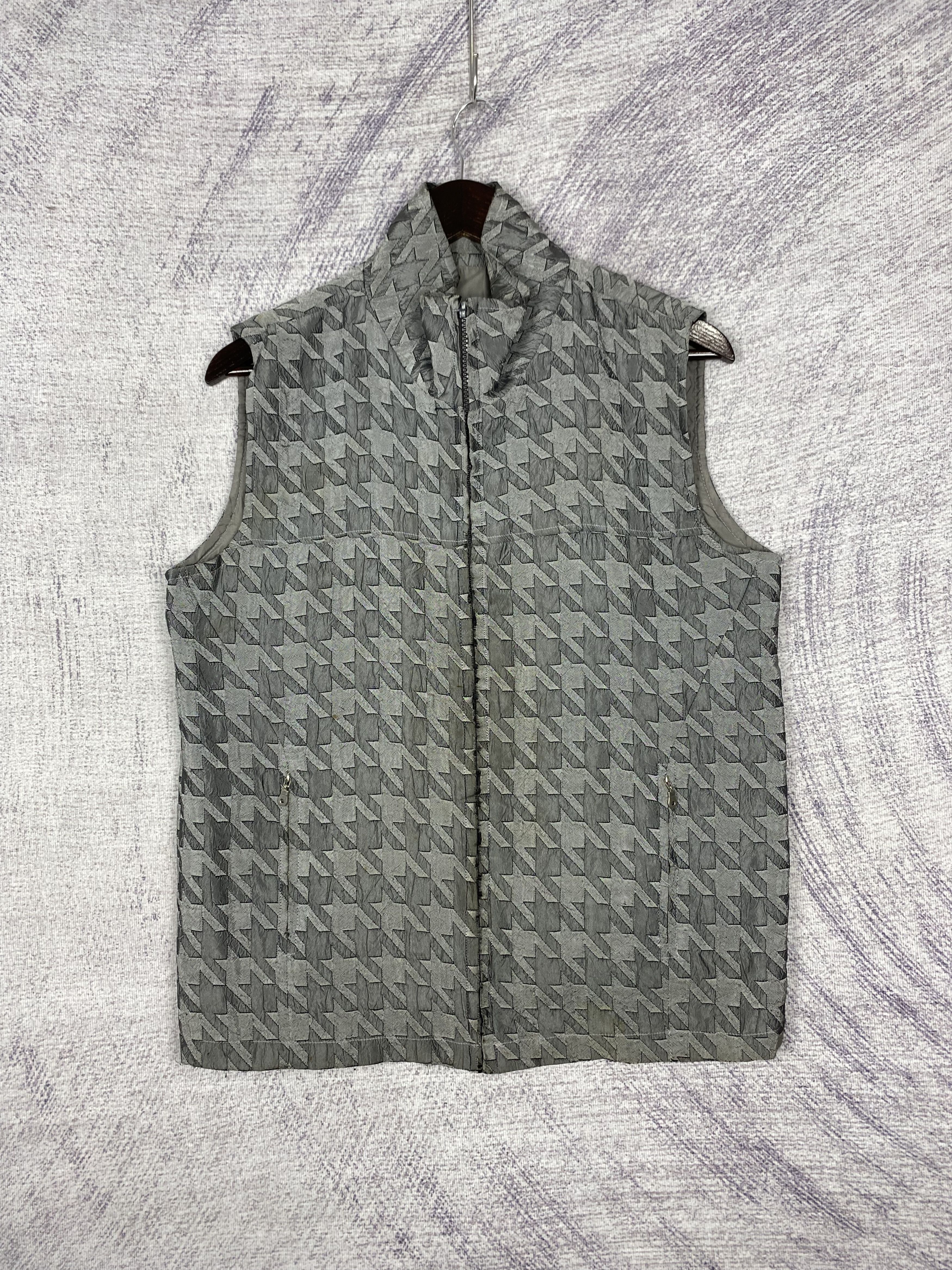 Japanese Brand Vintage Japanese Brand Zip Up Camo Nylon Vests Size US S / EU 44-46 / 1 - 1 Thumbnail