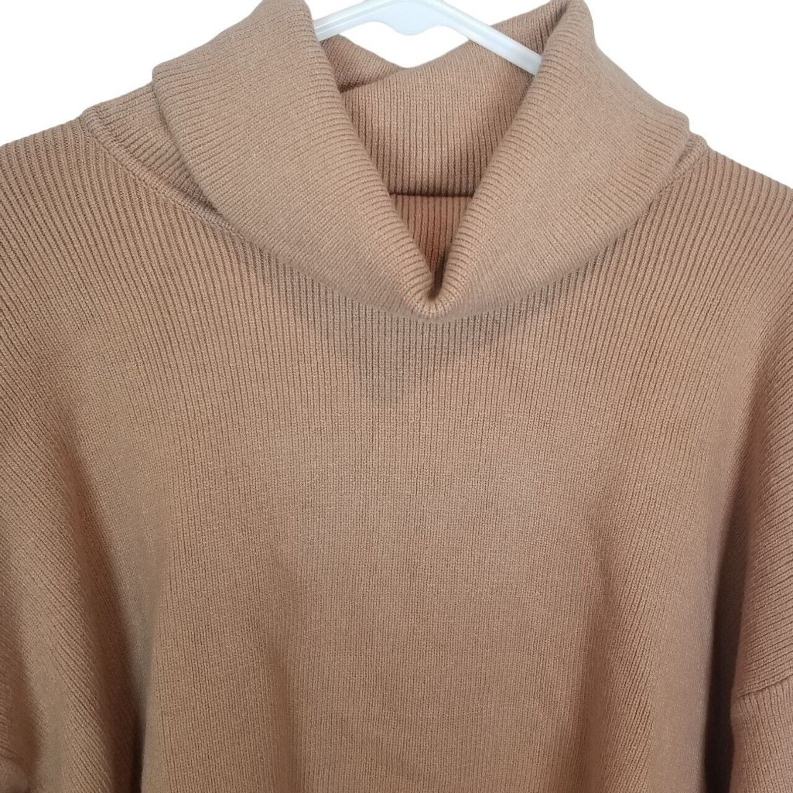 Lululemon Lulus Womens Turtleneck Sweater M Tan Minimalist Ribbed Prep Size M / US 6-8 / IT 42-44 - 2 Thumbnail
