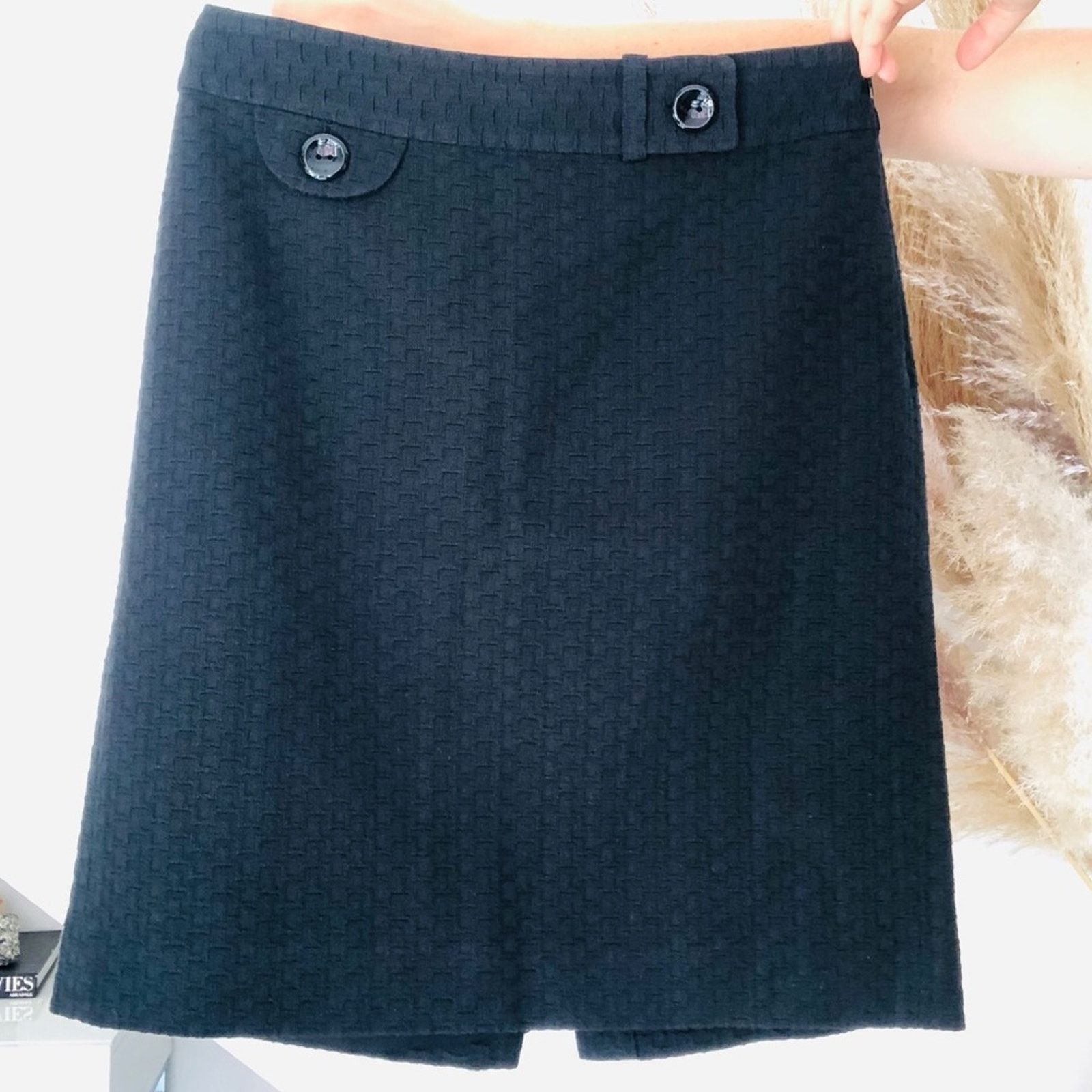 Ann Taylor ANN TAYLOR Black Texture Waffle Pencil Retro Button Skirt Size 26" / US 2 / IT 38 - 4 Thumbnail