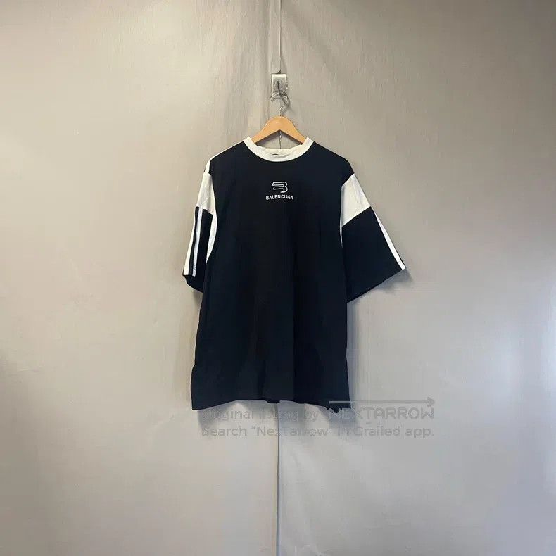 Balenciaga Balenciaga Black and White 3B Short Sleeve T-Shirt Size US S / EU 44-46 / 1 - 1 Thumbnail