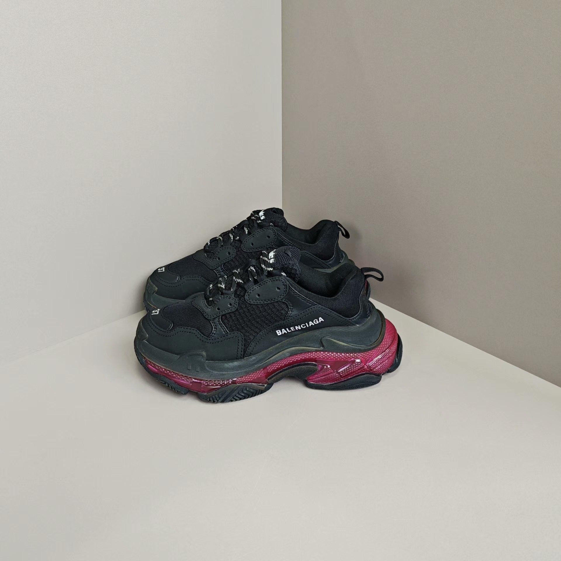 Balenciaga Balenciaga Lowtop Sneakers us_7 Women Size US 7 / IT 37 - 1 Thumbnail