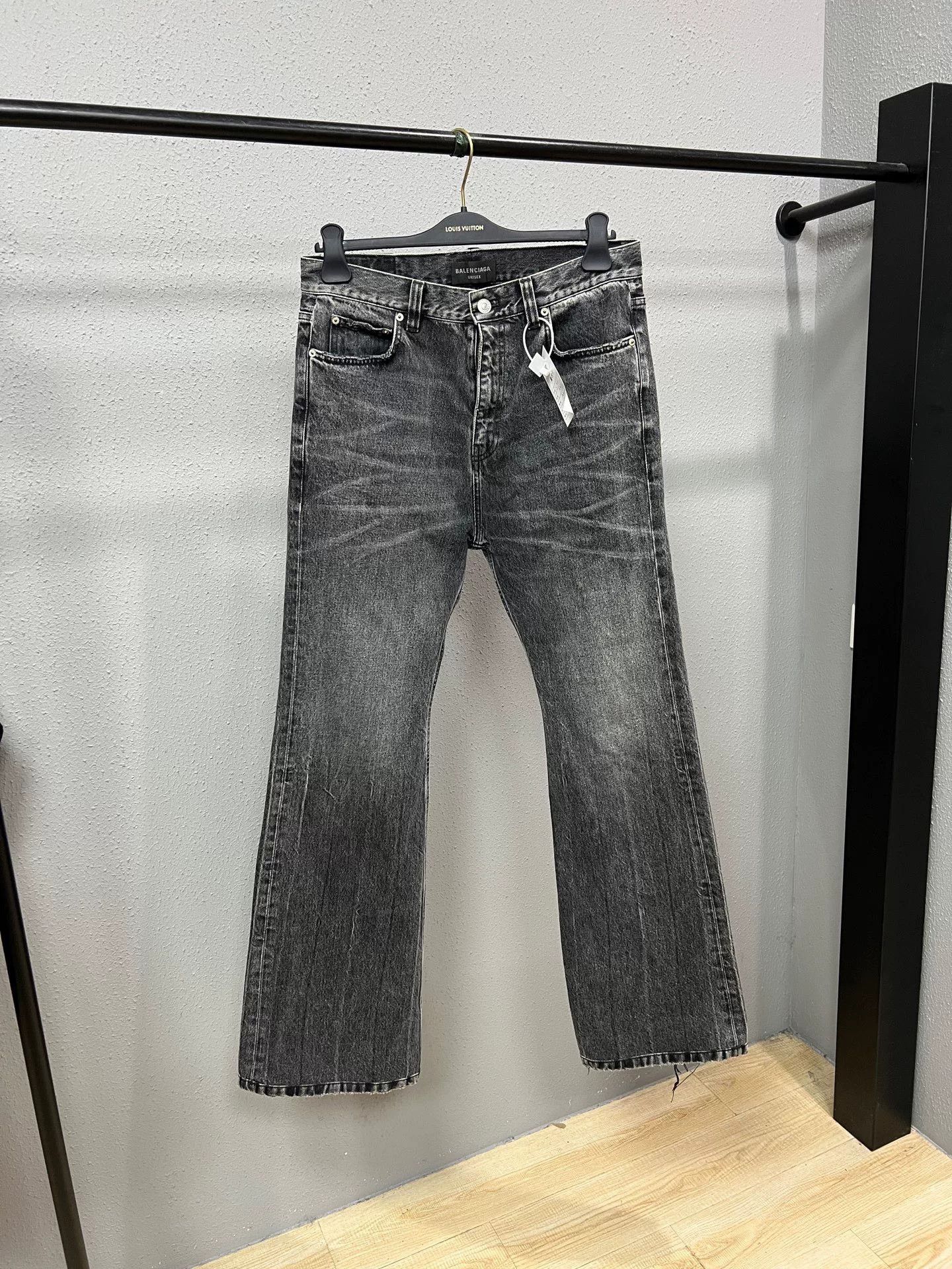 Balenciaga Balenciaga Destroyed Flare Denim Pants Size 28" / US 6 / IT 42 - 1 Thumbnail