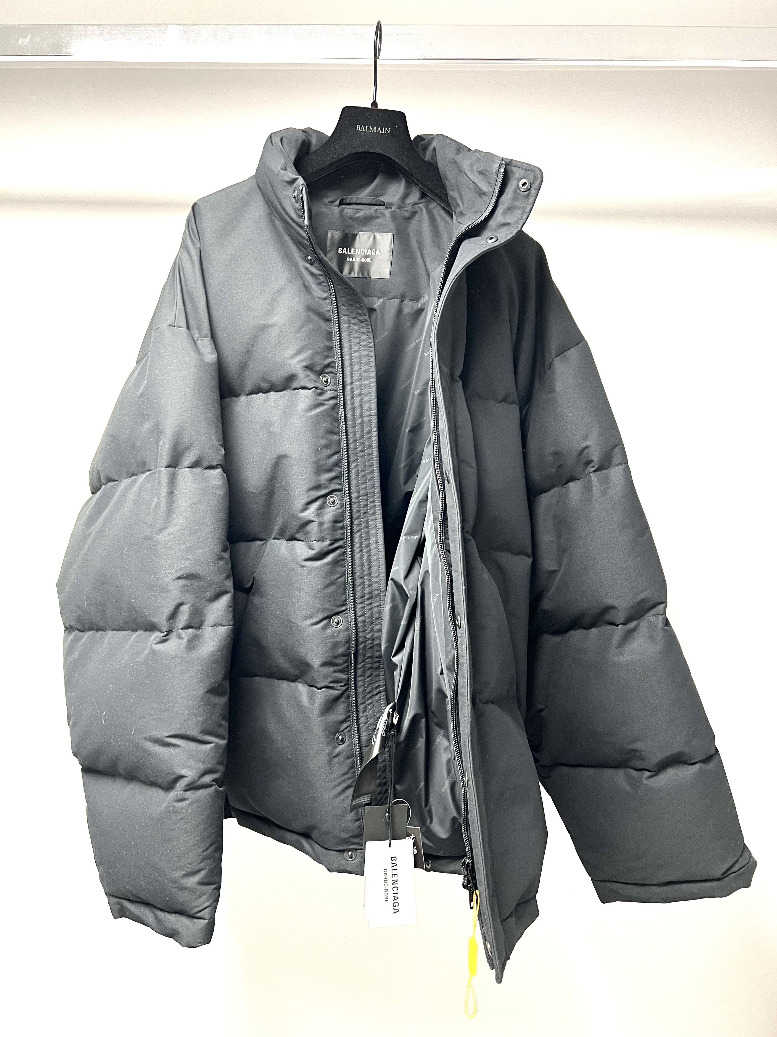 Balenciaga BRAND NEW, S23, BALENCIAGA BOXY PUFFER JACKET, GARDE-ROBE Size US M / EU 48-50 / 2 - 6 Thumbnail