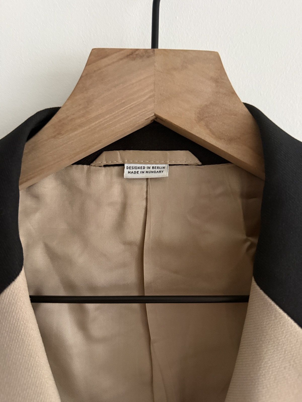 Random Identities Random Identities Classic Buttonless Blazer in Tan Size 50R - 3 Thumbnail