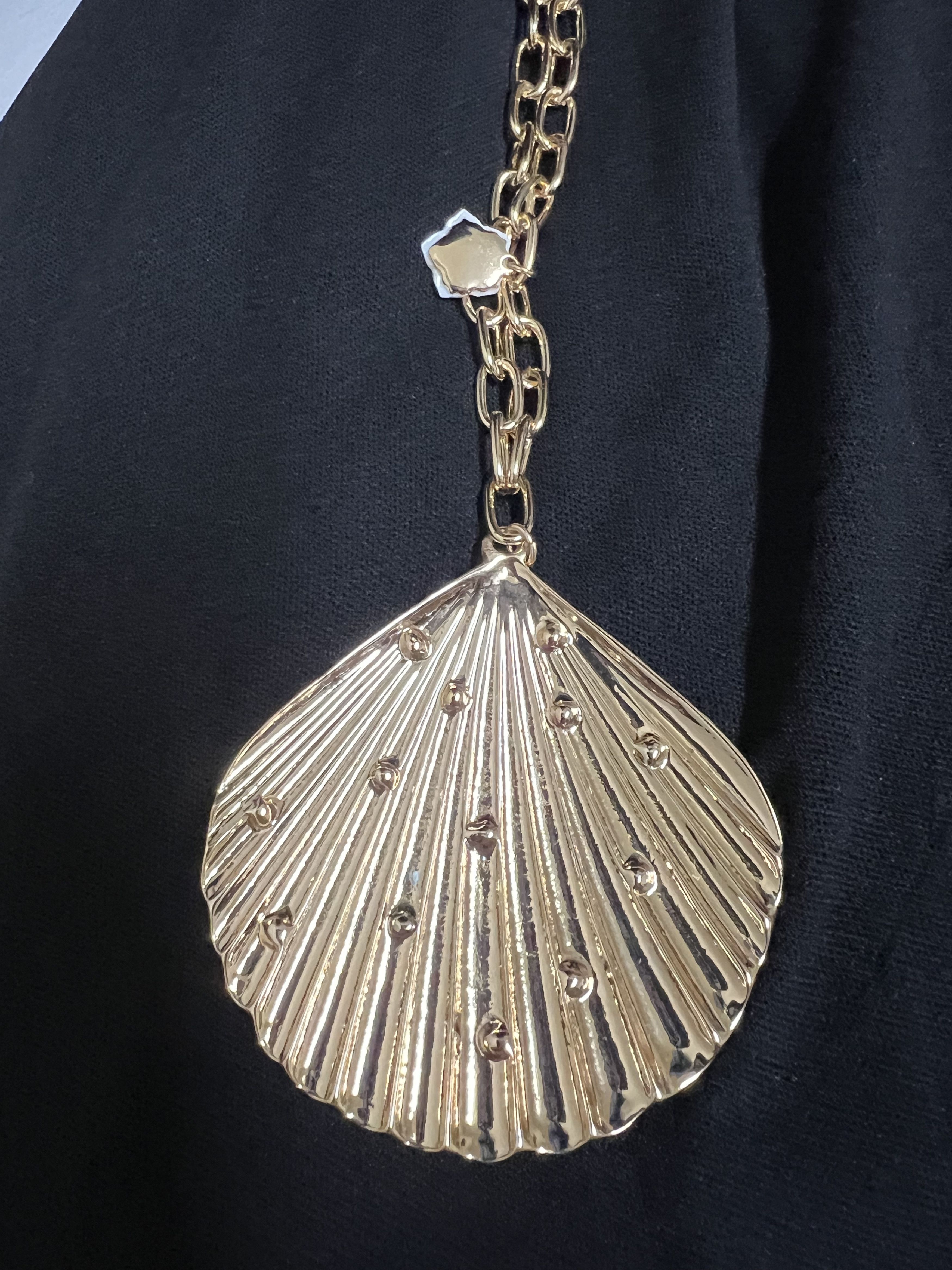 Betsey Johnson New with Tag Betsey Johnson Scallop Seashell Necklace Size ONE SIZE - 8 Thumbnail