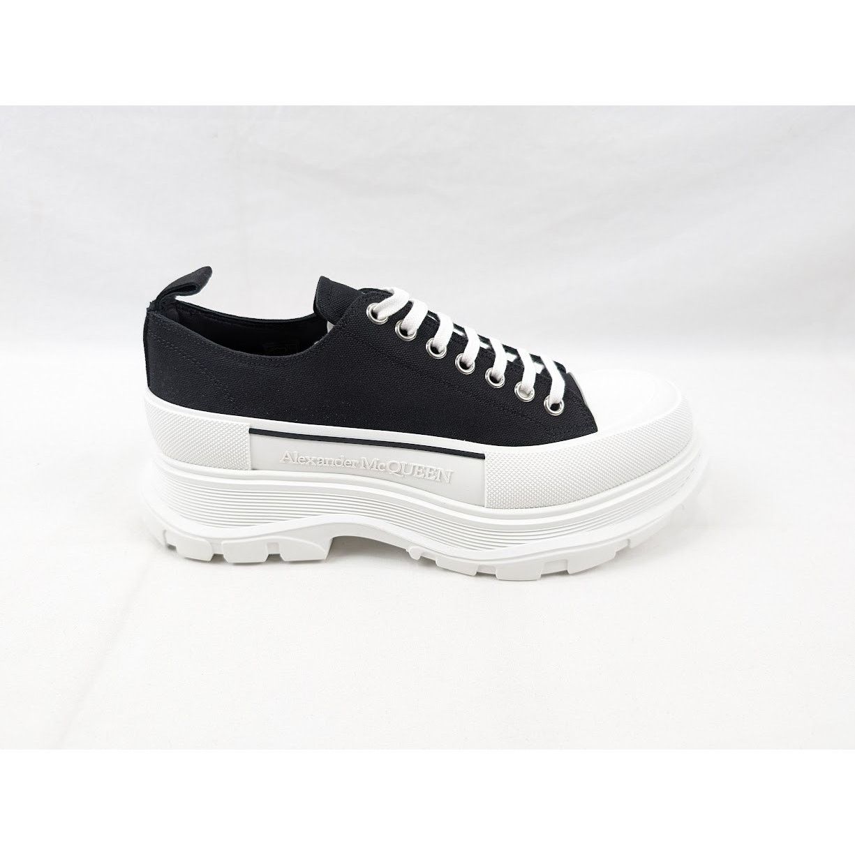 Alexander McQueen o1rshd1 Tread Slick Boots in Black/White Size US 12 / EU 45 - 1 Thumbnail