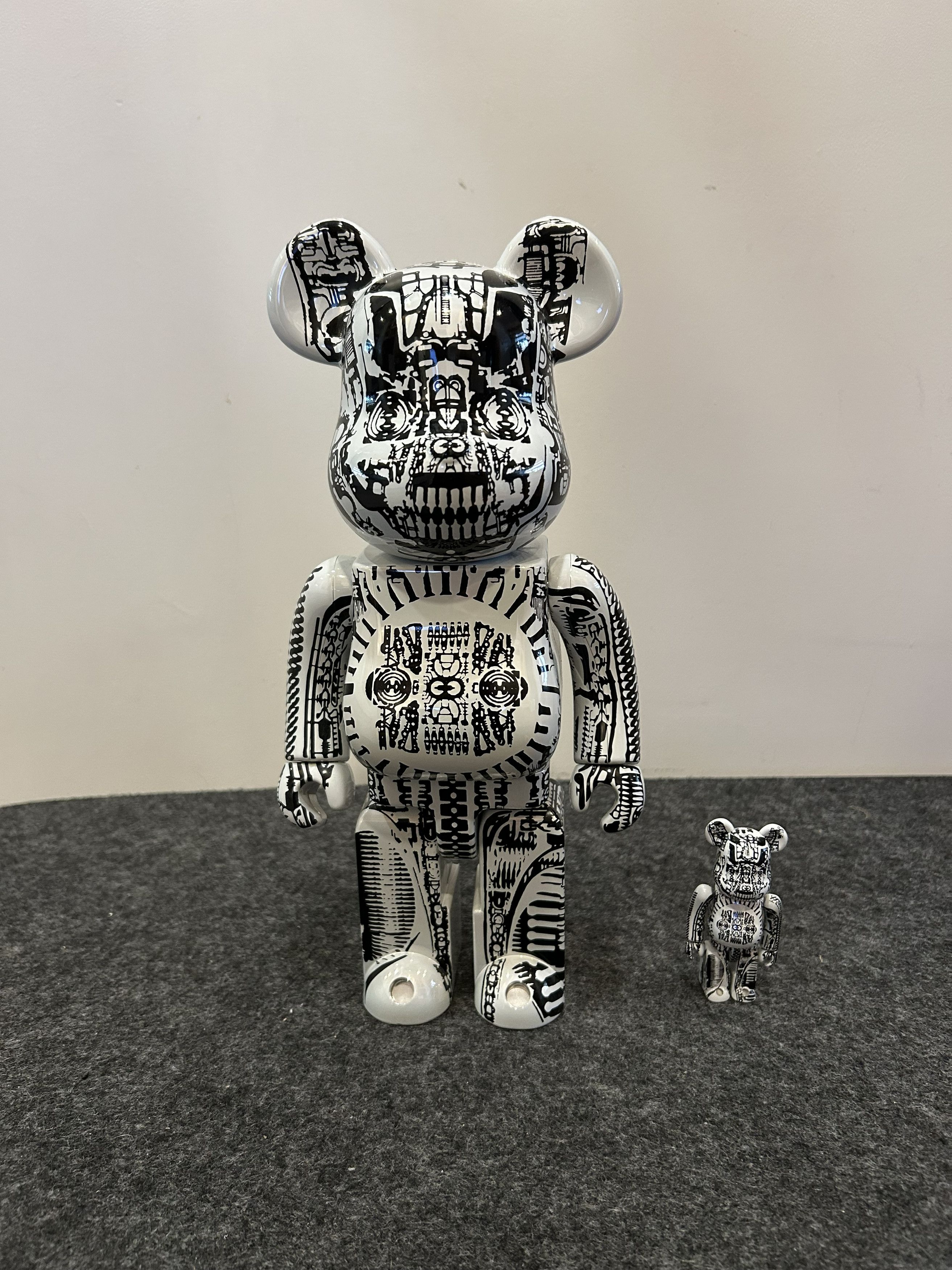 Medicom Toy MEDICOM TOY_HR GIGER_White Chrome Size ONE SIZE - 1 Thumbnail