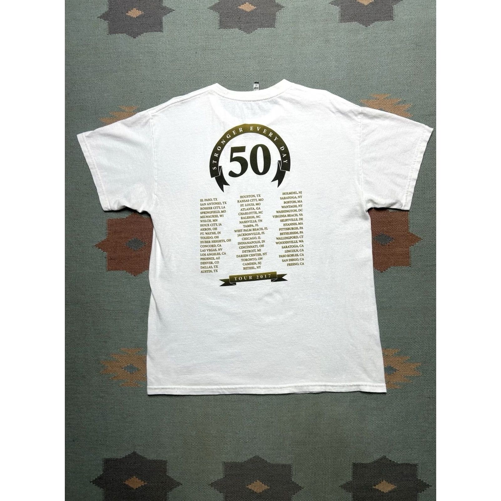 Vintage VINTAGE Chicago band graphic T-Shirt 50th anniversary rock concert tour tee Large Men White Shirt Mens Size US L / EU 52-54 / 3 - 4 Thumbnail