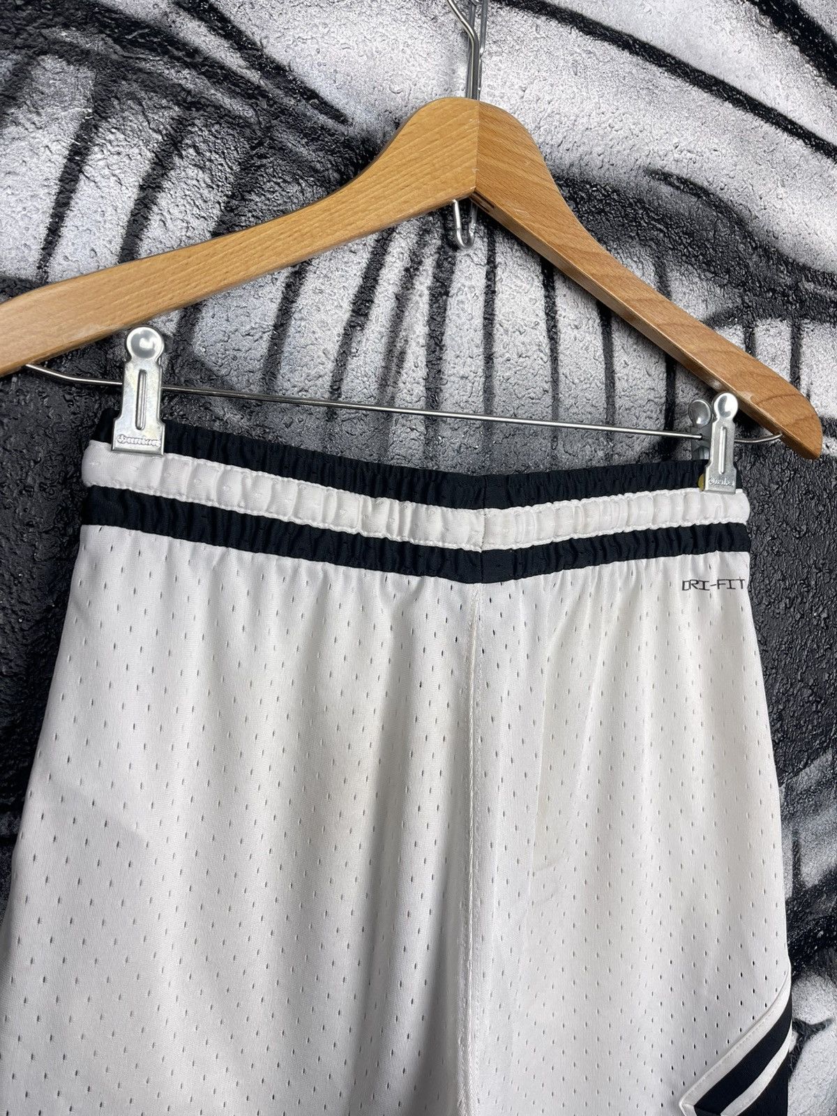 Jordan Brand Jordan Dri-Fit Sport Diamond Mesh Shorts Men’s Size S Size US 29 - 7 Thumbnail