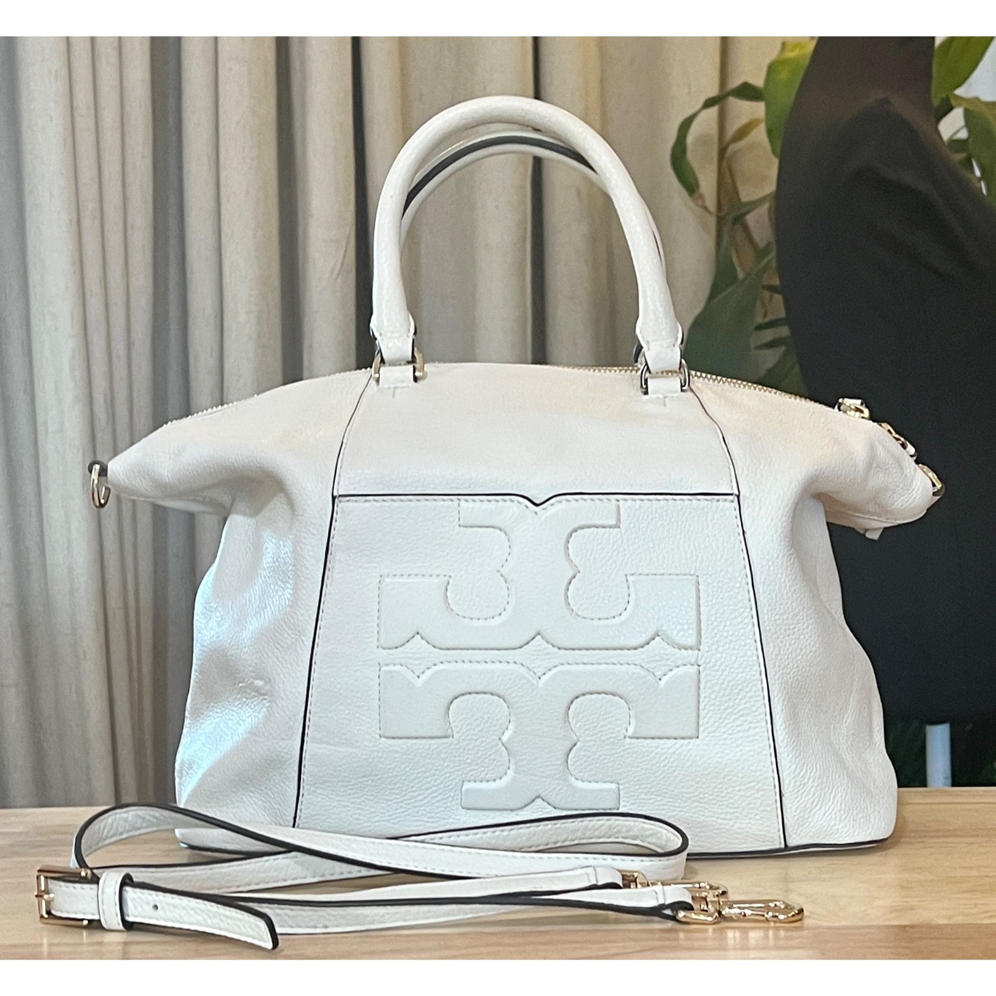 Tory Burch ✺✺ AUTHENTIC TORY BURCH WHITE BOMBE HANDBAG! ✺ Size ONE SIZE - 1 Thumbnail