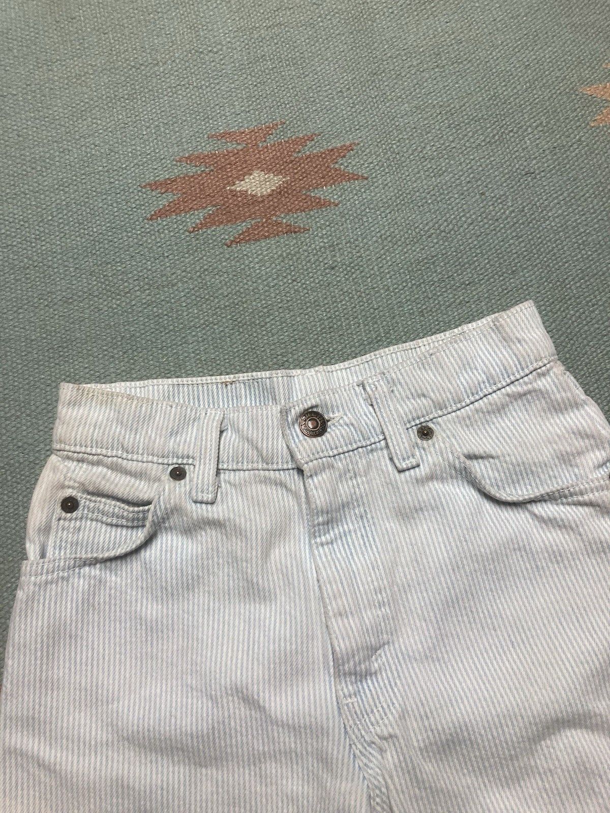 Vintage 90s Levi’s shorts striped jorts USA women’s 12 24” waist Size 24" / US 00 / IT 34 - 4 Thumbnail