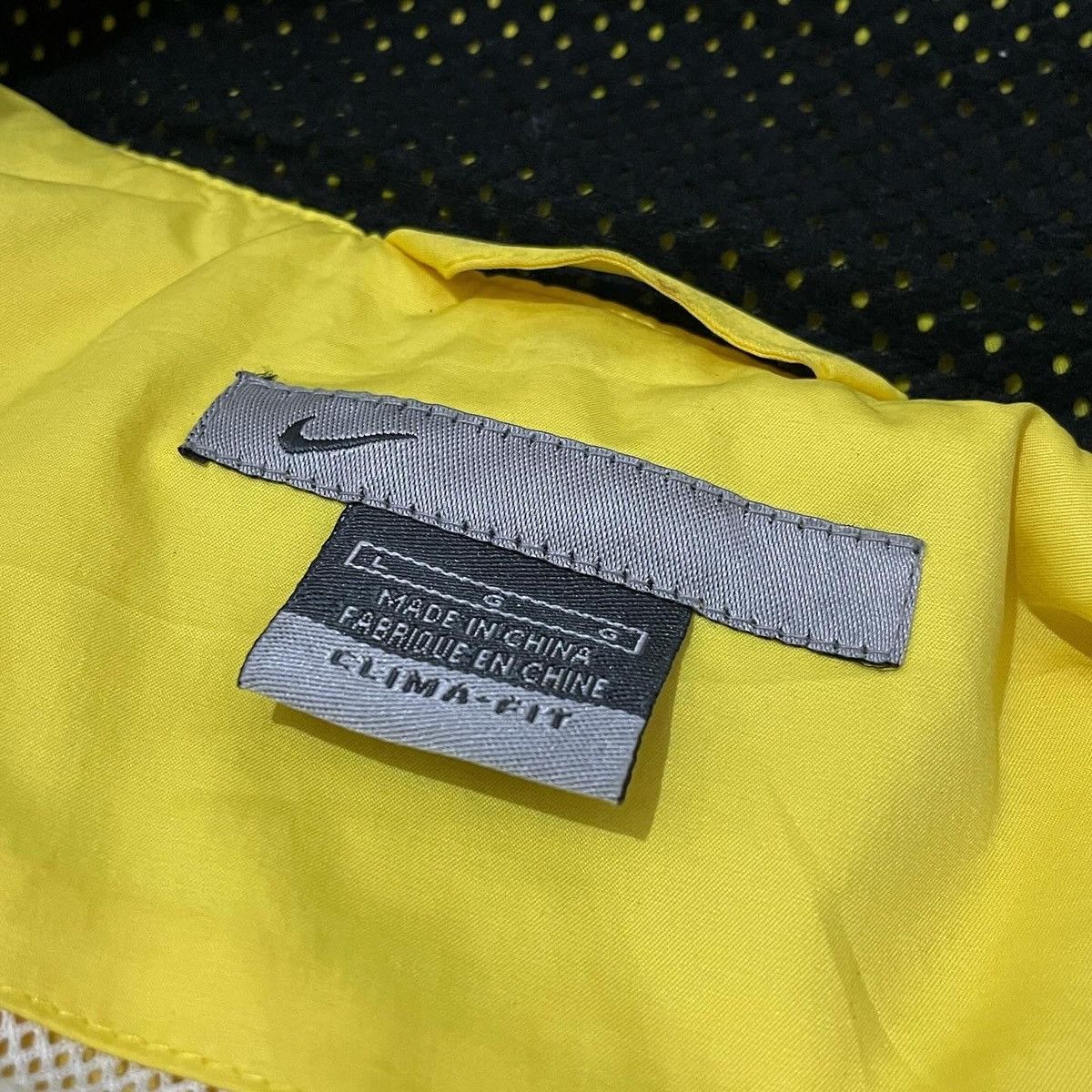 Nike 00’s Vintage Nike Transformable Yellow Bag Jacket Size US L / EU 52-54 / 3 - 7 Thumbnail