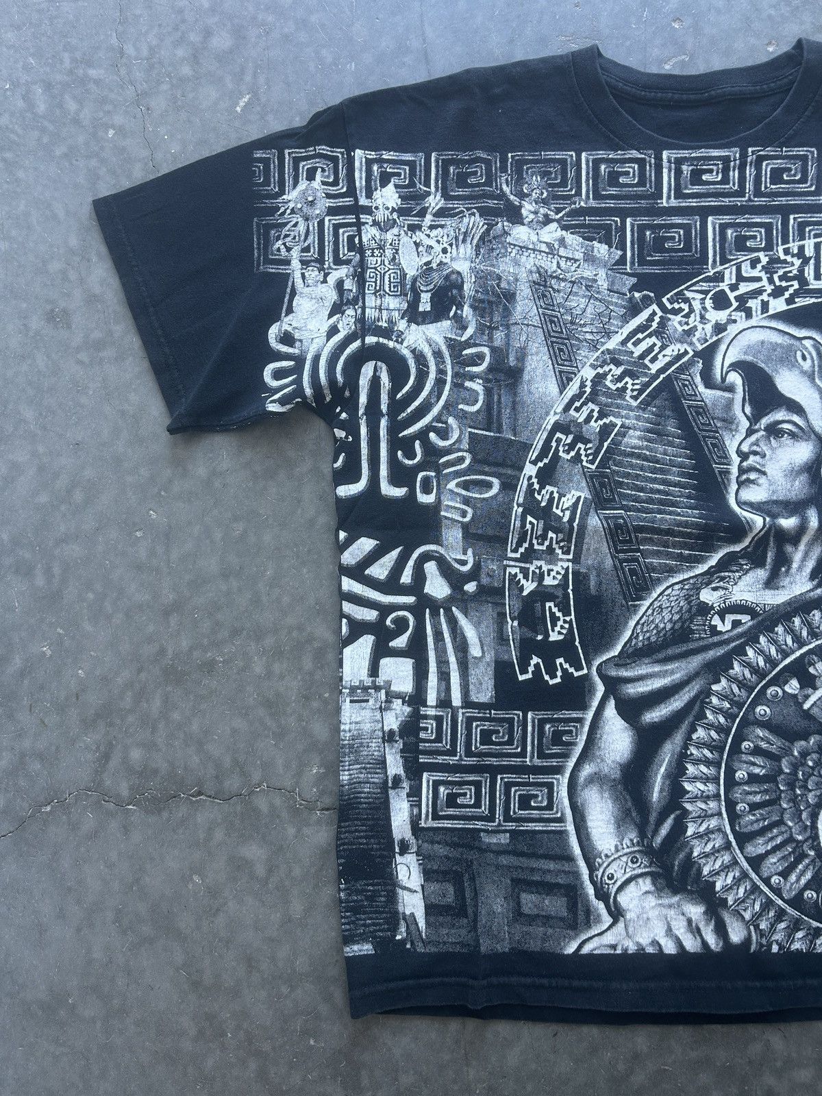 Vintage Vintage Y2K Mayan Aztec AOP Graphic Tee Size US L / EU 52-54 / 3 - 2 Thumbnail