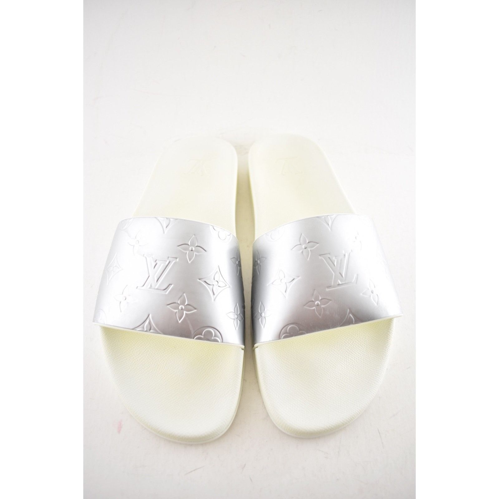 Louis Vuitton Louis Vuitton Silver Monogram Slide Sandal UK 9 US 10 11 Size US 10 / EU 43 - 6 Thumbnail