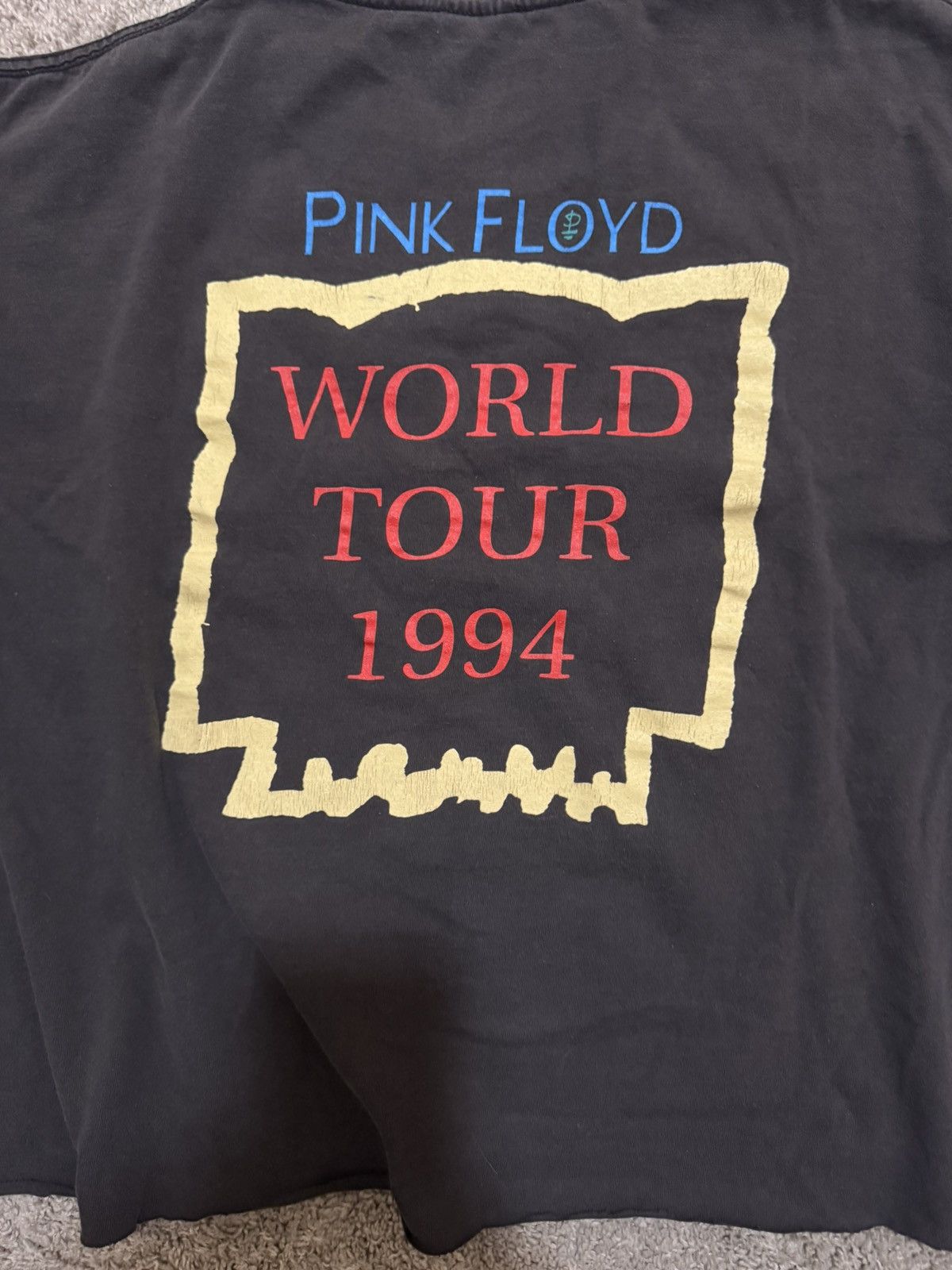 Vintage Vintage pink floyd 1994 tour t shirt Size US XL / EU 56 / 4 - 3 Thumbnail