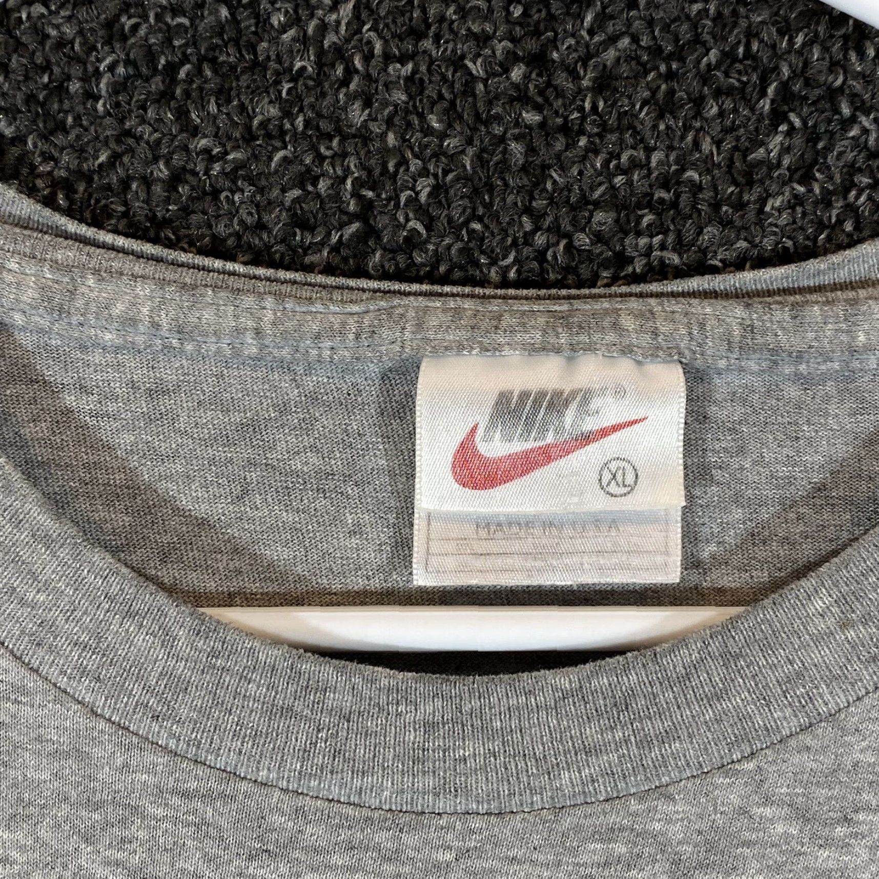 Nike VINTAGE Nike Shirt Mens XL Gray Swoosh Logo Center Nike Center Swoosh Tee 90s Sports Casual Size US XL / EU 56 / 4 - 4 Thumbnail