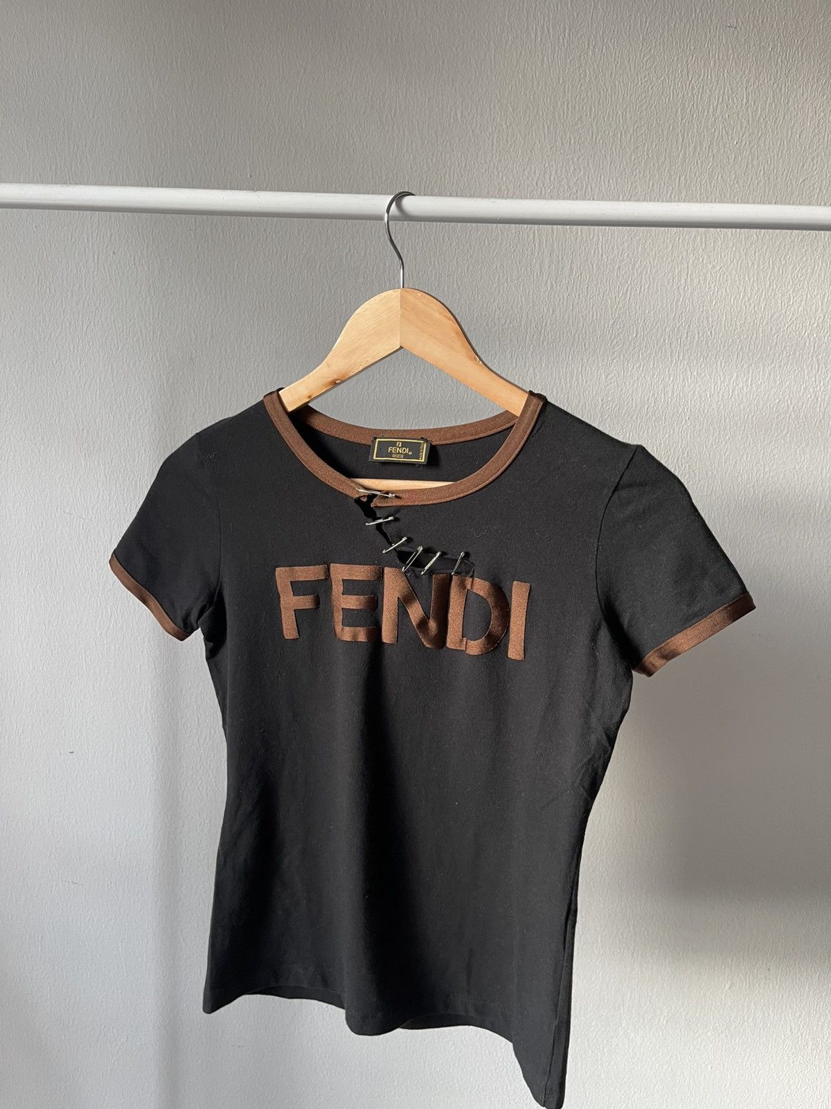 Fendi Fendi Distressed Pin Tee A2 Size S / US 4 / IT 40 - 4 Thumbnail