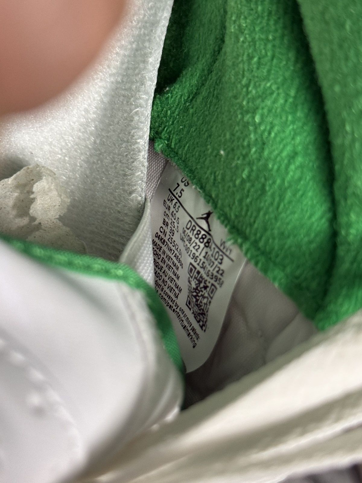 Jordan Brand Lucky Green 2s Size US 7.5 / EU 40-41 - 6 Thumbnail
