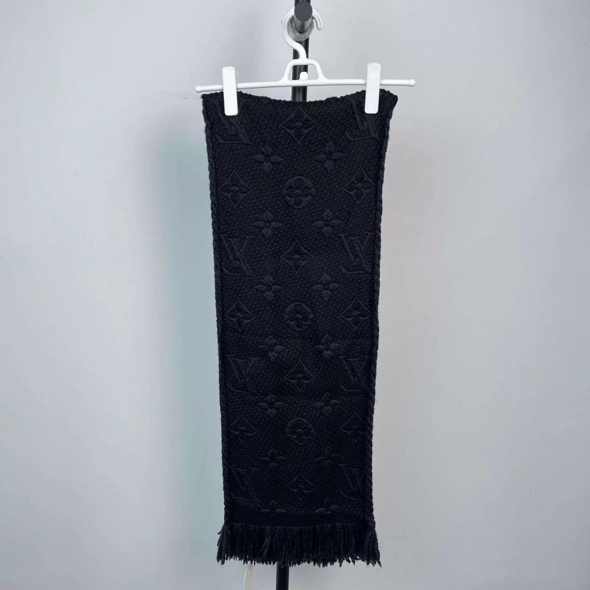 Louis Vuitton LV Black Wool Scarf Size ONE SIZE - 6 Thumbnail