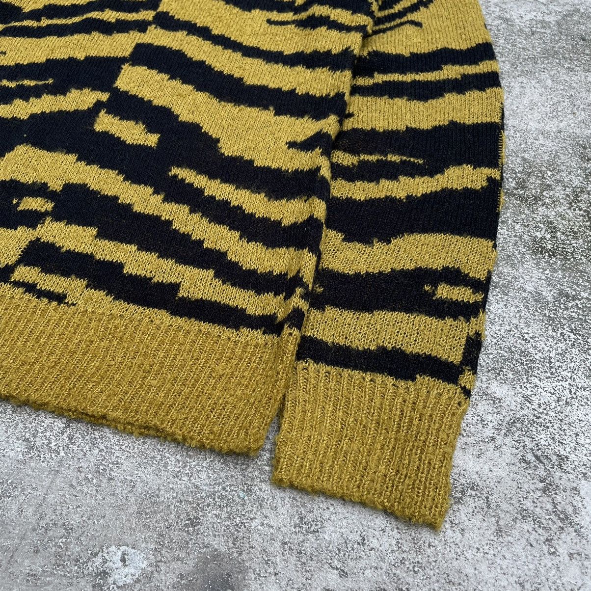 Vintage Vintage 90s Y2K Tiger Stripe Knit Sweater Grunge Baggy M Size US M / EU 48-50 / 2 - 5 Thumbnail