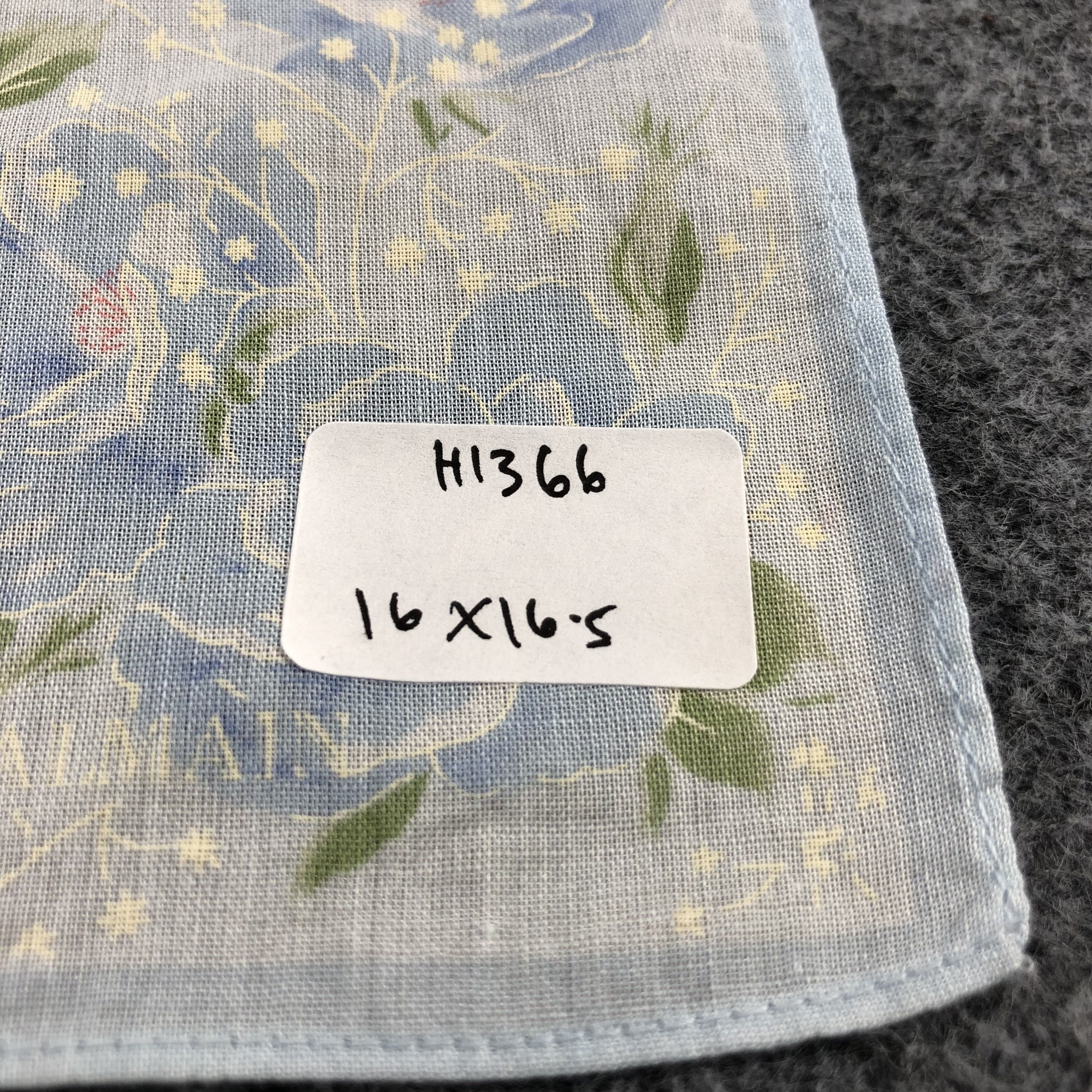Pierre Balmain Pierre Balmain Handkerchief Neckerchief Bandana H1366 Size ONE SIZE - 5 Thumbnail