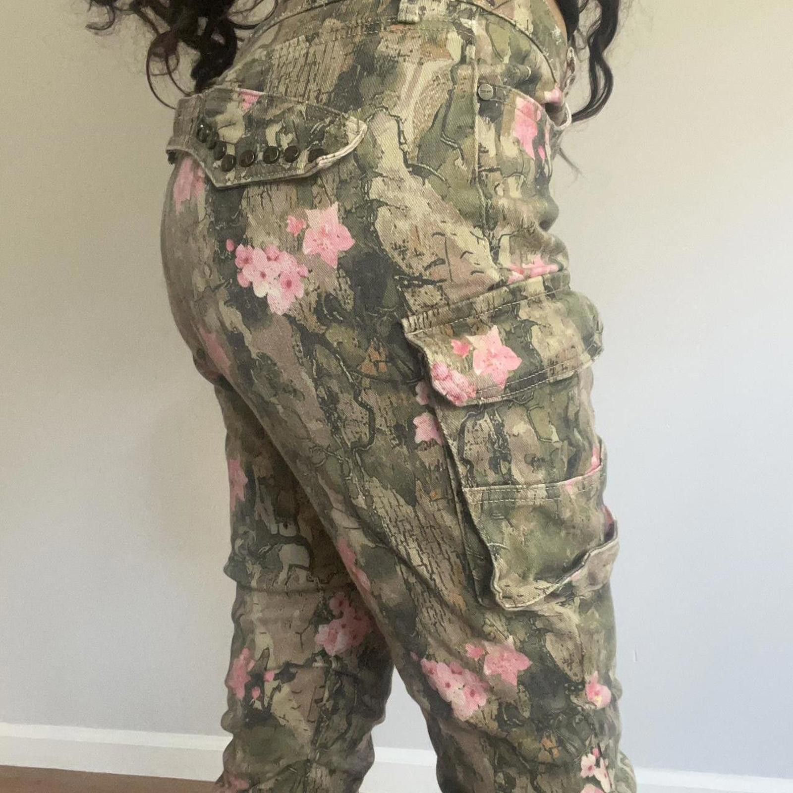 Other Khaki and pink camo cargo pants cherry blossom flower print Size 32" / US 10 / IT 46 - 6 Thumbnail