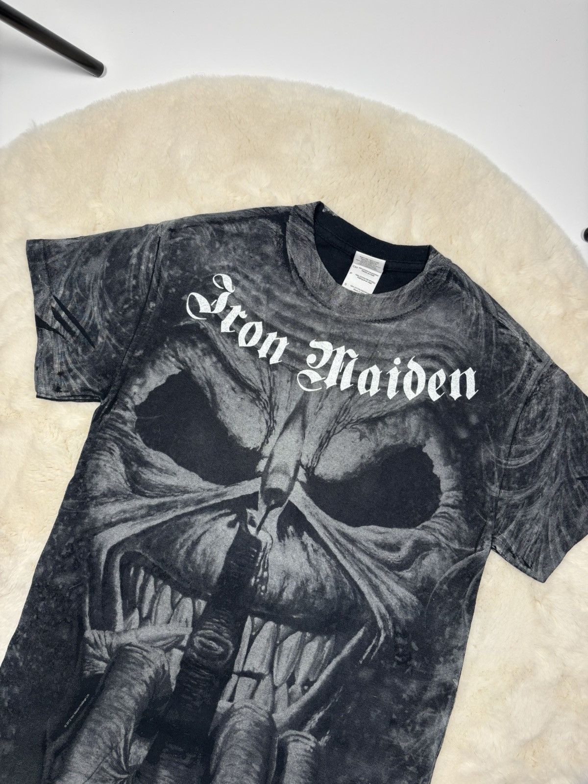 Iron Maiden × Vintage Iron Maiden Vintage 2012 Candle Finger All Over Print Tshirt Size US S / EU 44-46 / 1 - 3 Thumbnail