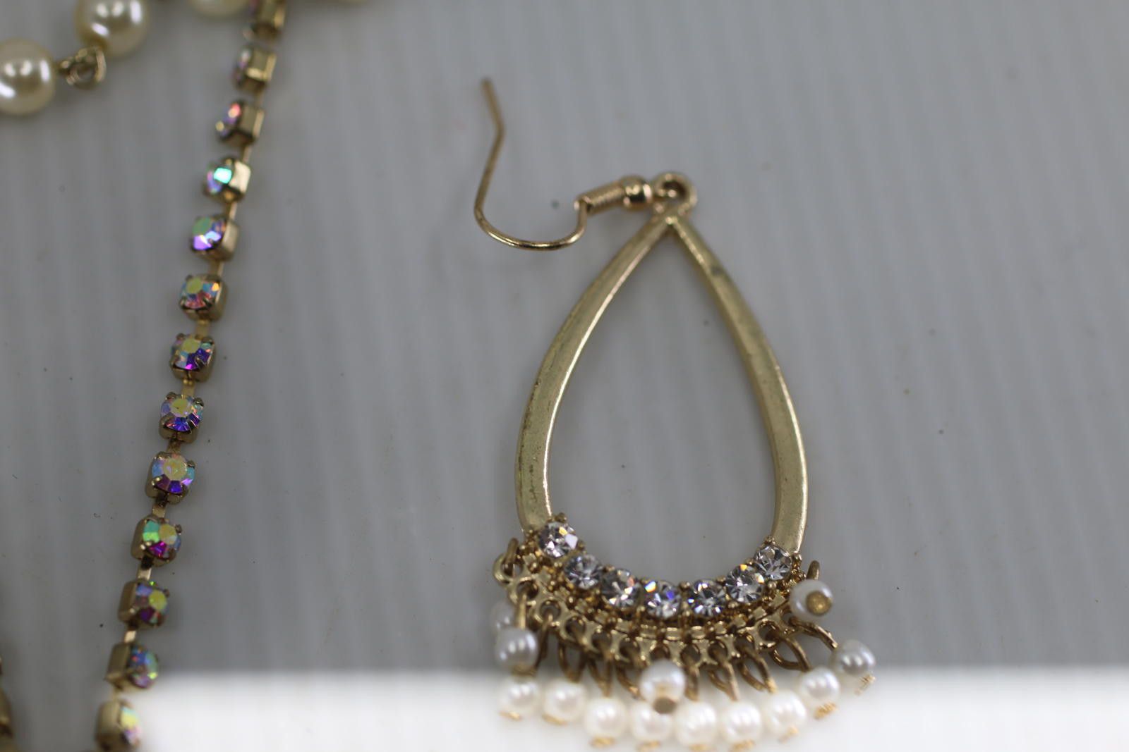 The Unbranded Brand Vtg Gold Tone Bow Necklace & Earrings Set Pearl Rhinestone Size ONE SIZE - 6 Thumbnail