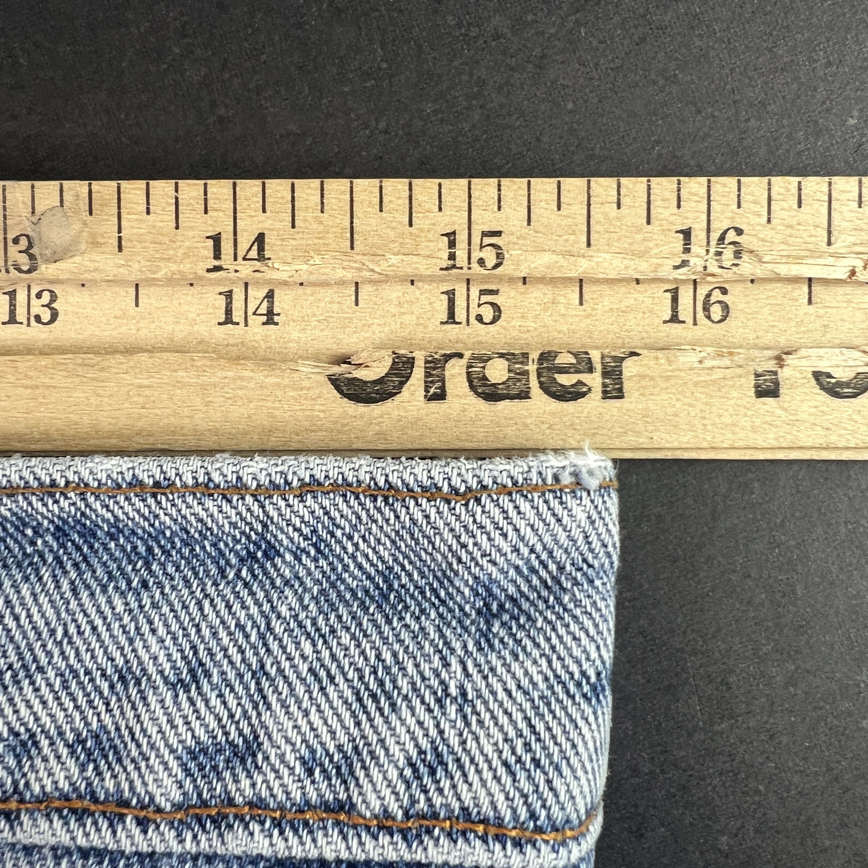 Levi's VTG 90s Levi's Jean 550 Relaxed Tapered Blue Thrashed Denim Size US 31 - 23 Thumbnail