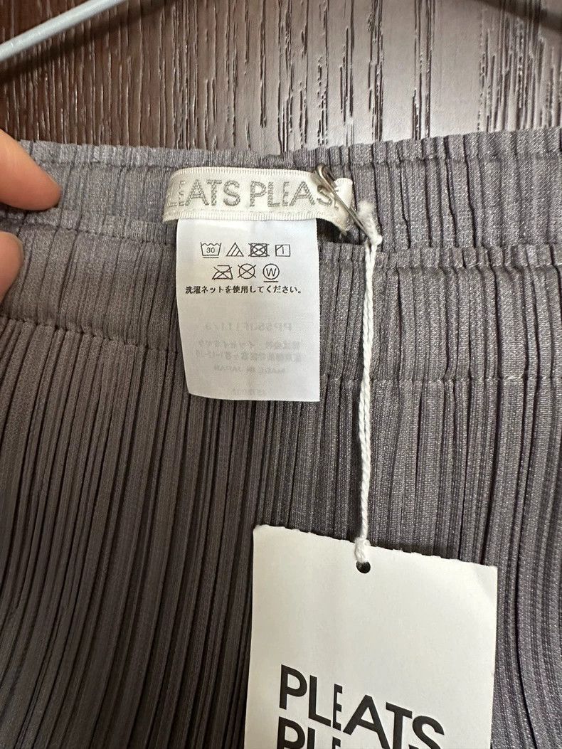 Issey Miyake Issey Miyake size:3 Grey pleated trousers Size 22" - 2 Thumbnail