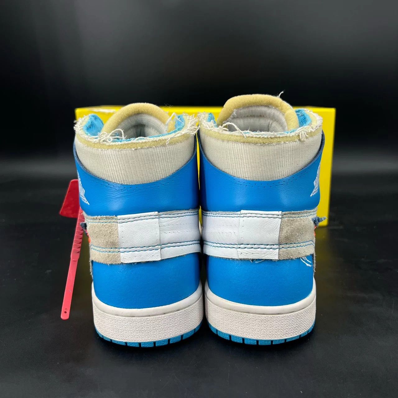 Nike Air Jordan 1 UNC 41 Dog Chewed Hooks Box & Accs Light Sole Size US 8 / EU 41 - 6 Thumbnail