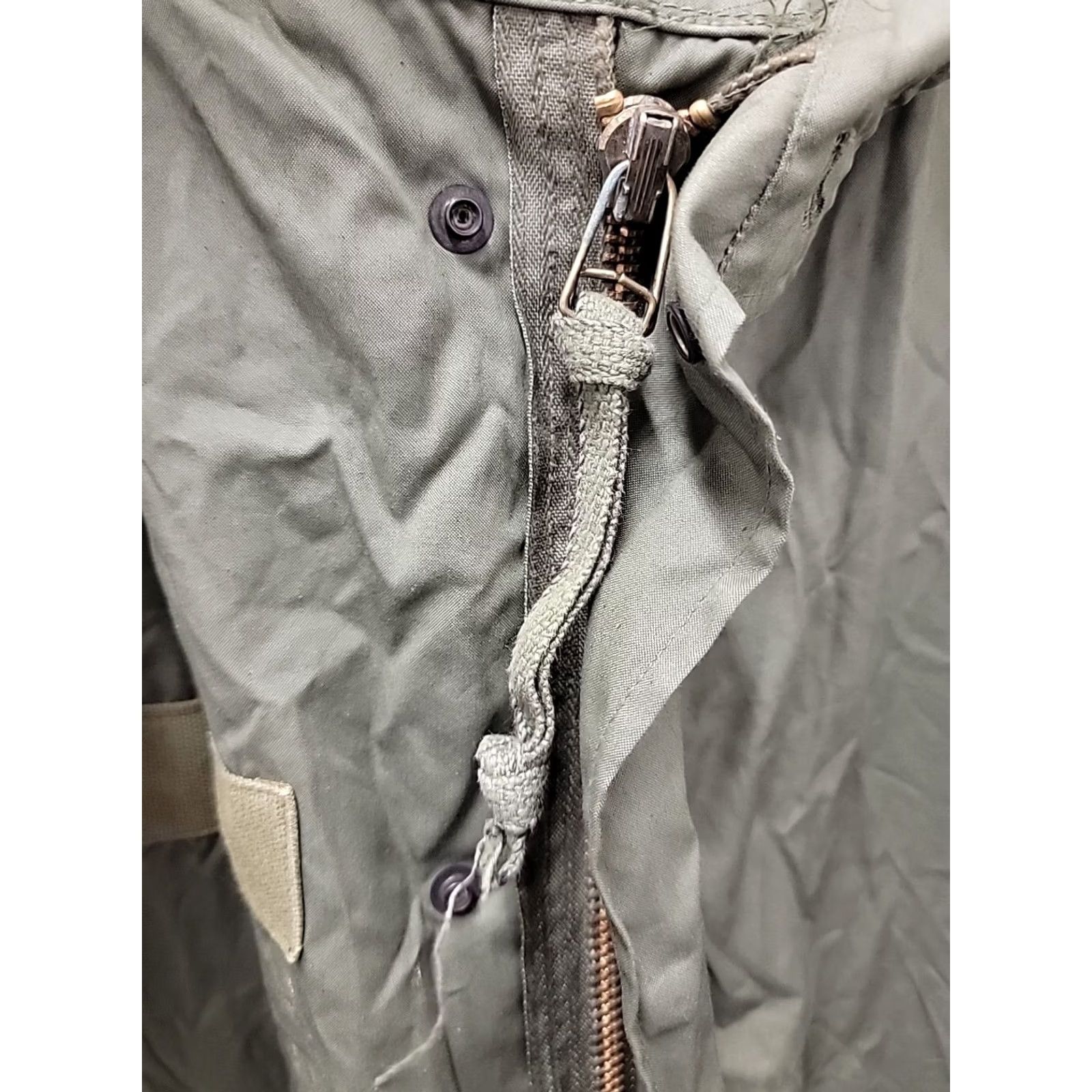 Vintage VINTAGE U.S. Military Army Extreme Cold Weather Fishtail Parka Jacket M Green Jacket Mens Parka USA Army Fishtail 90s Size US M / EU 48-50 / 2 - 7 Thumbnail