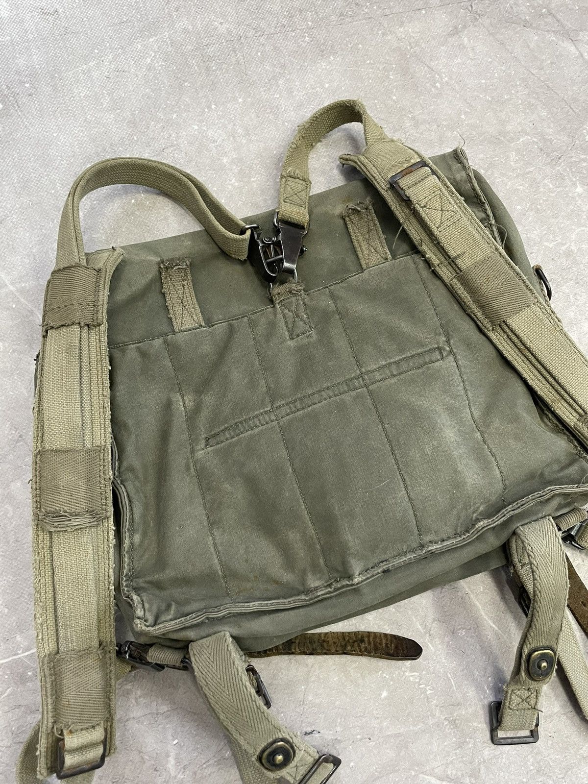 Japanese Brand Vintage military green canvas bag utilitarian army style Size ONE SIZE - 8 Thumbnail